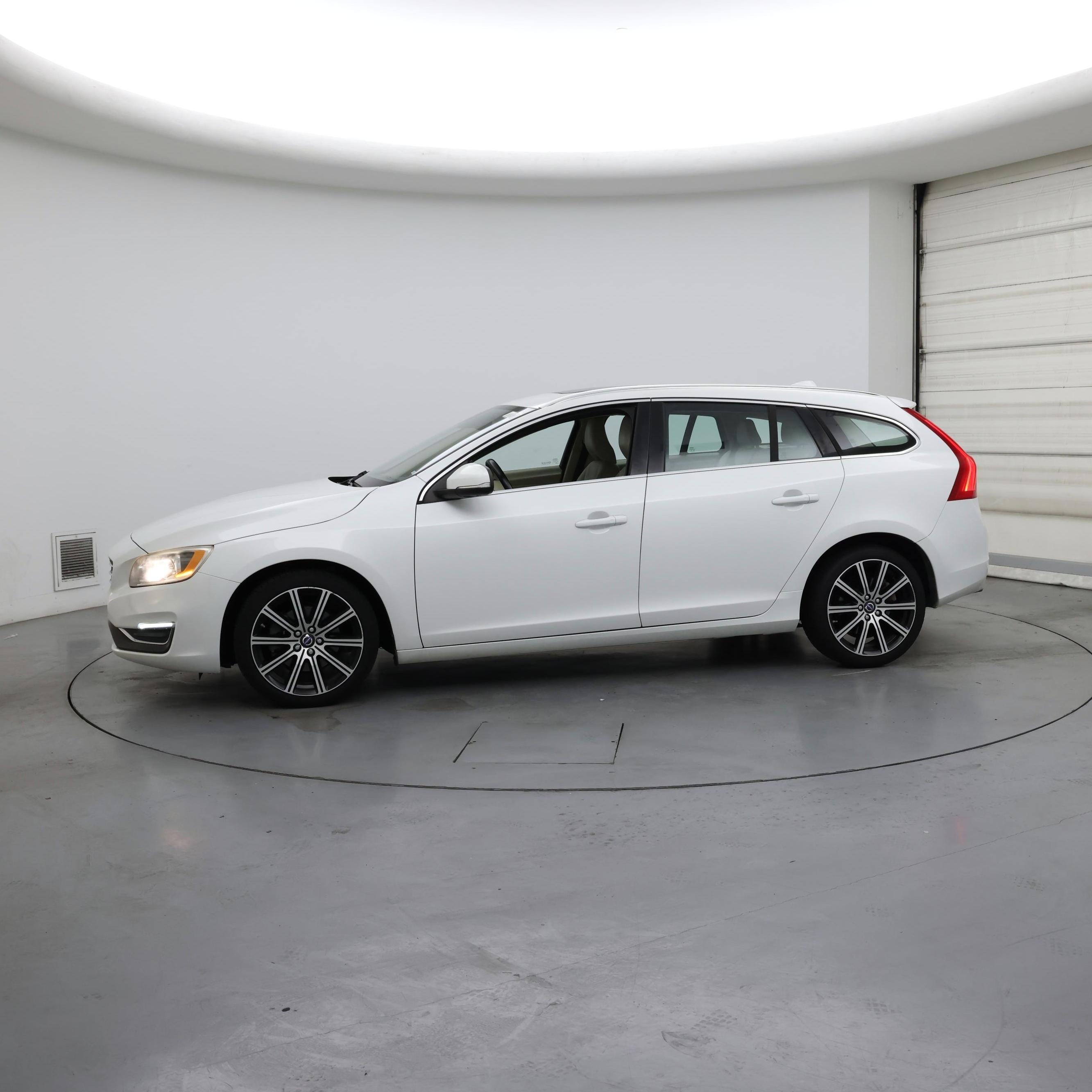 Thumbnail: 2015 Volvo V60 - 3