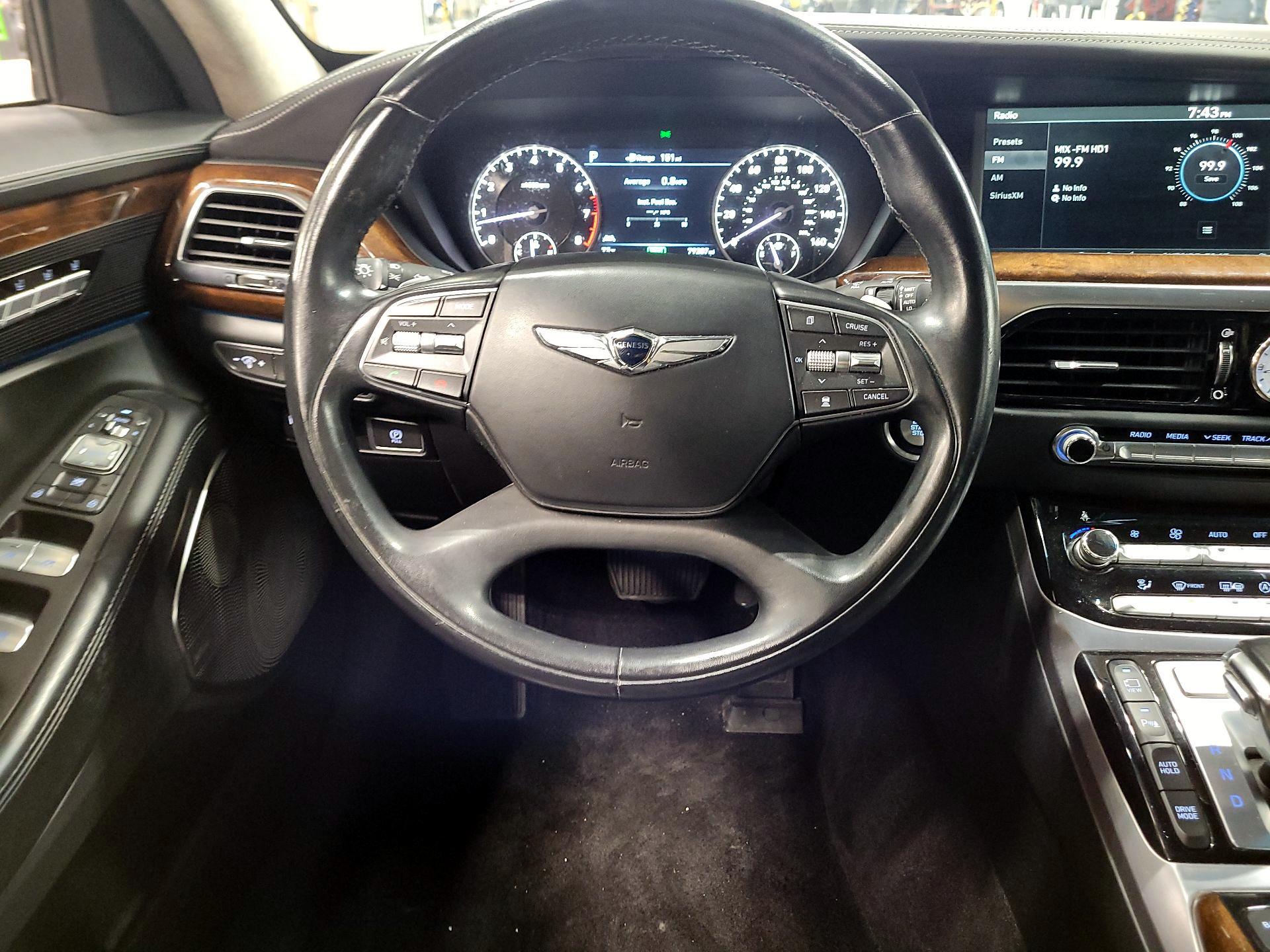Thumbnail: 2018 Genesis G90 - 10