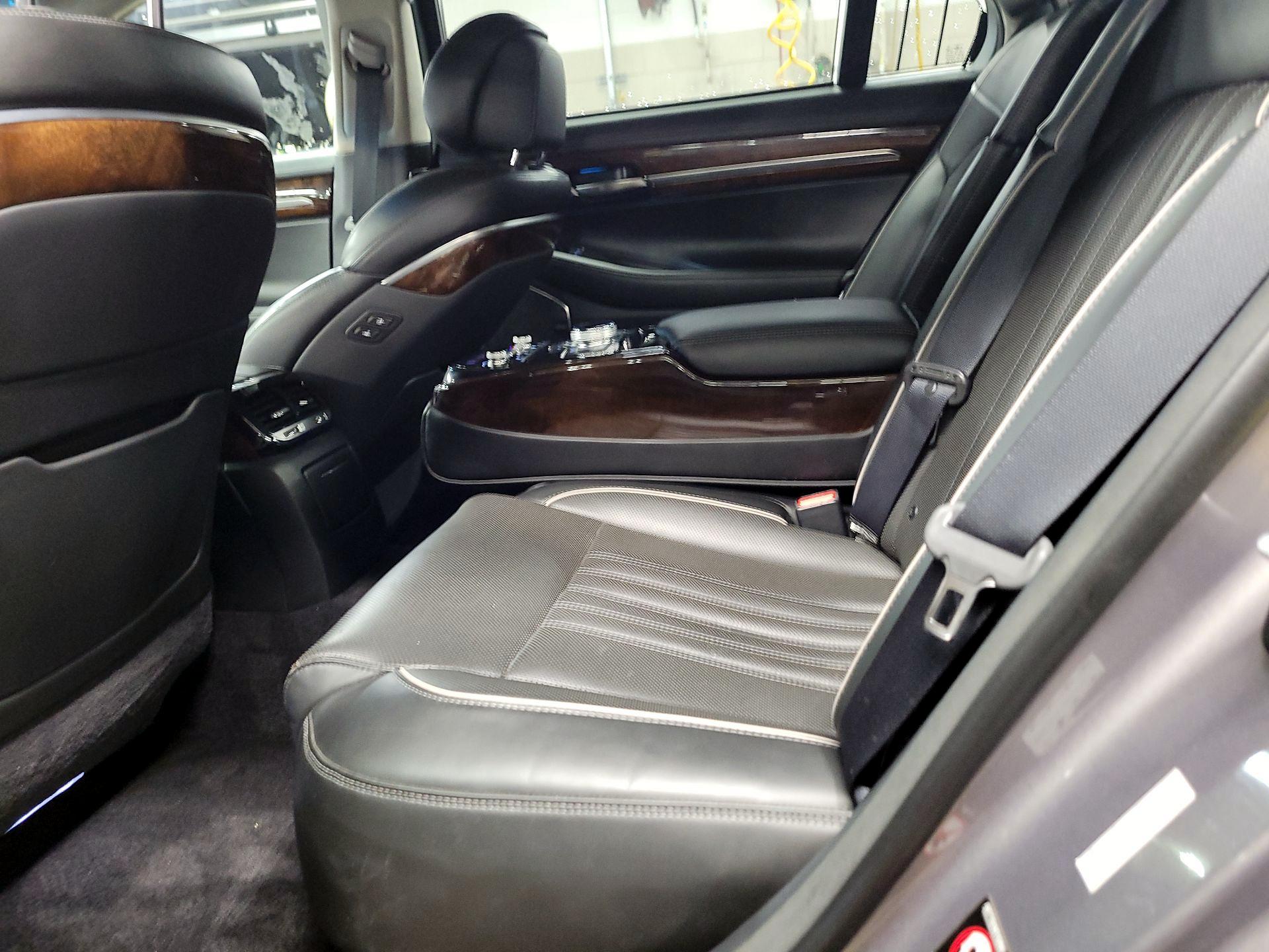 Thumbnail: 2018 Genesis G90 - 18