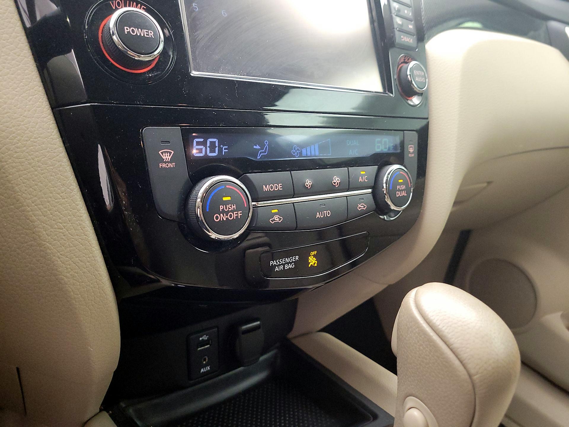 Thumbnail: 2015 Nissan Rogue - 14