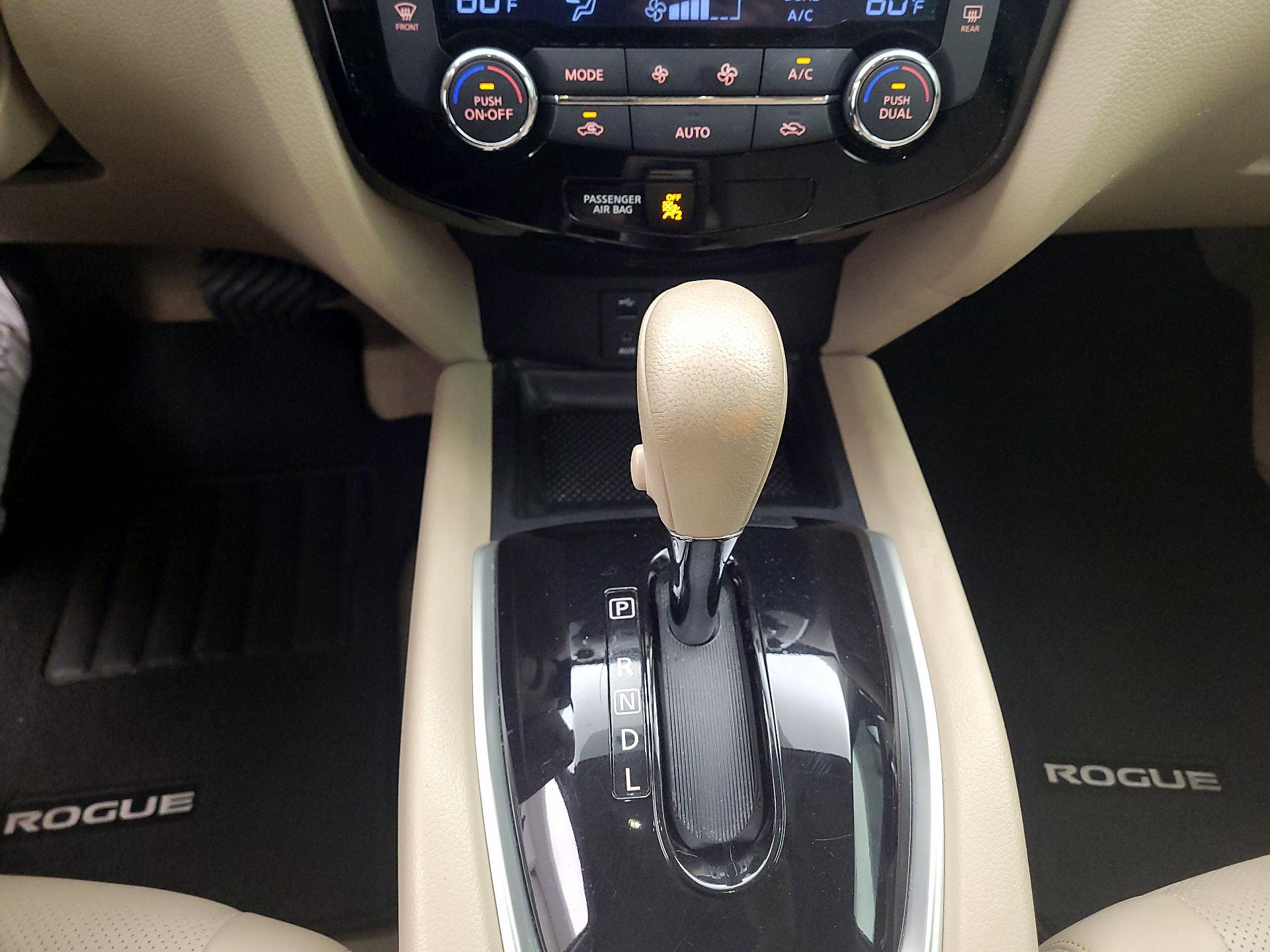 Thumbnail: 2015 Nissan Rogue - 15