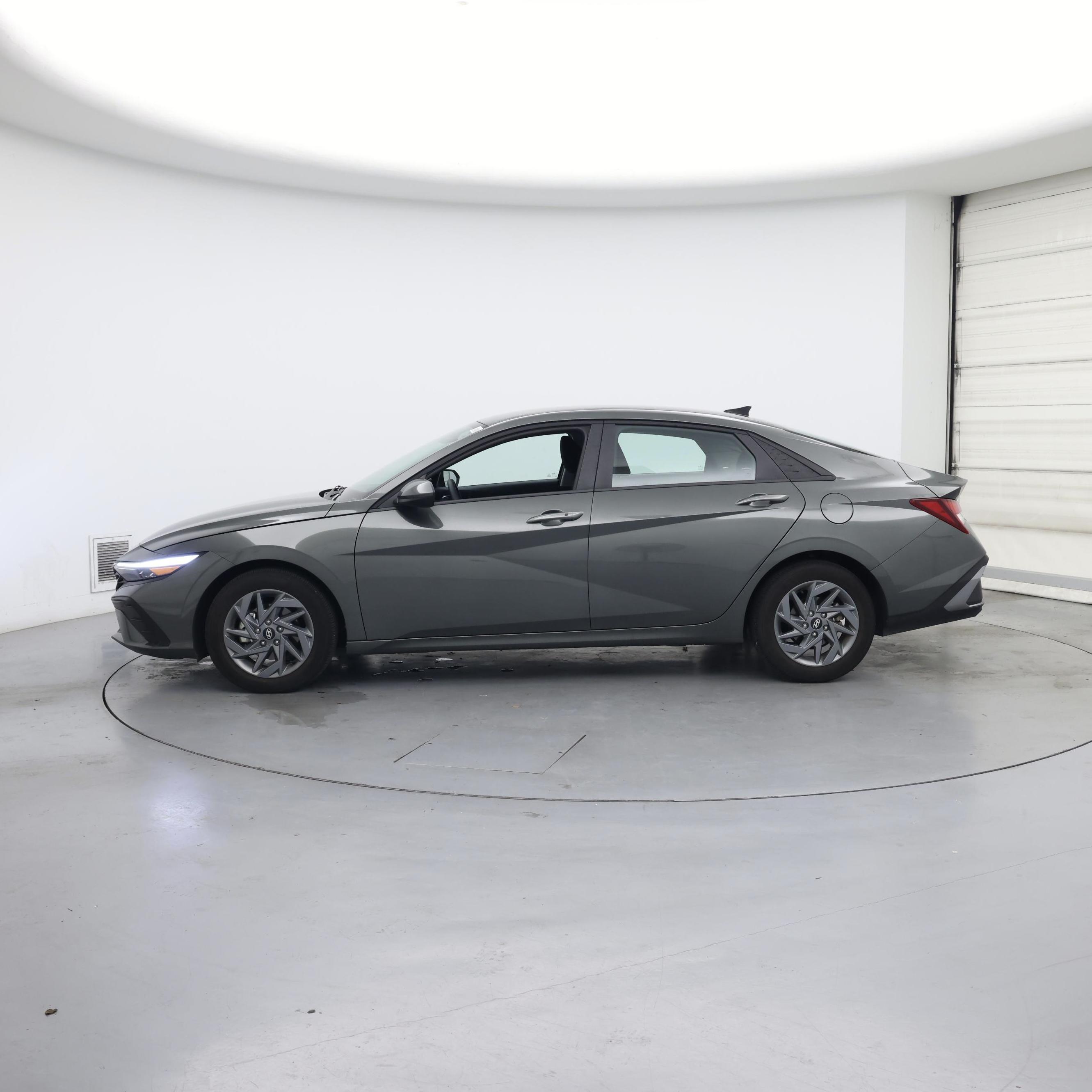 Thumbnail: 2024 Hyundai Elantra - 3