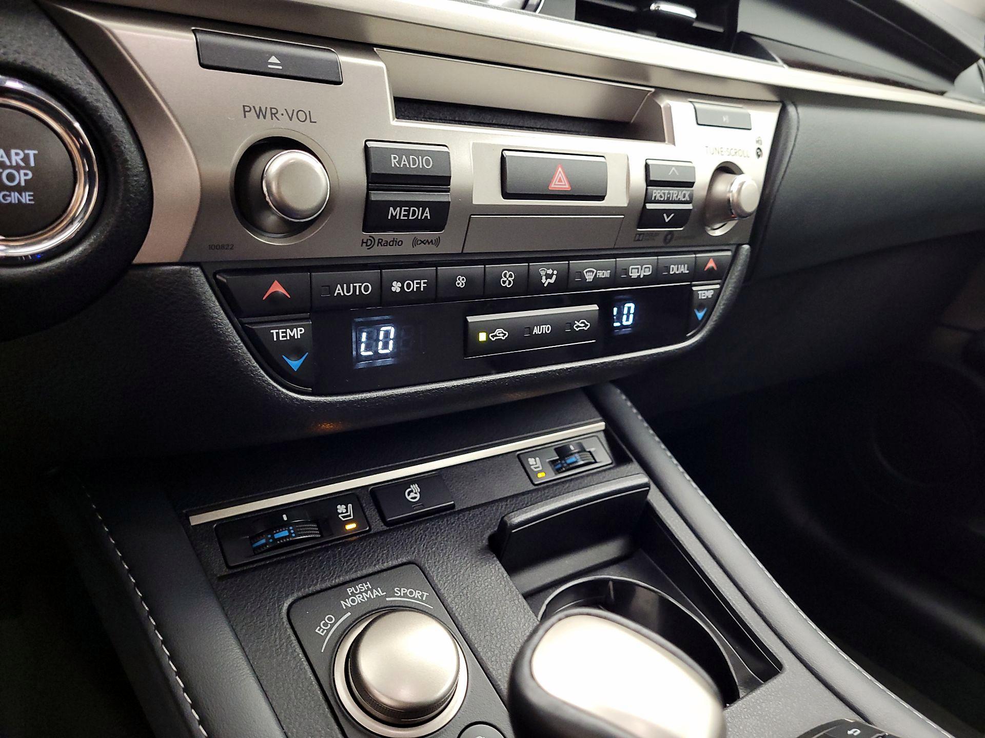 Thumbnail: 2018 Lexus ES - 14