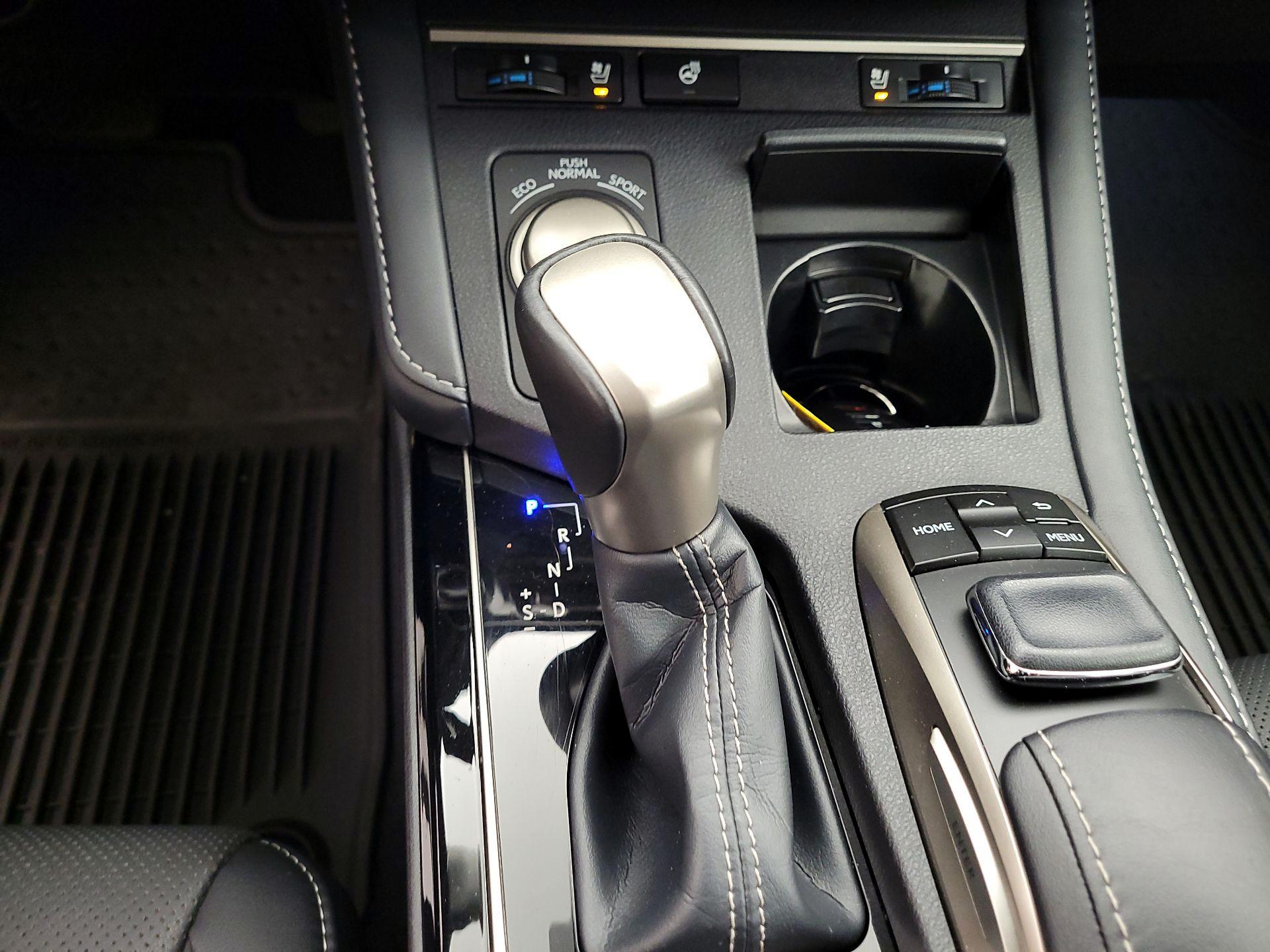 Thumbnail: 2018 Lexus ES - 15