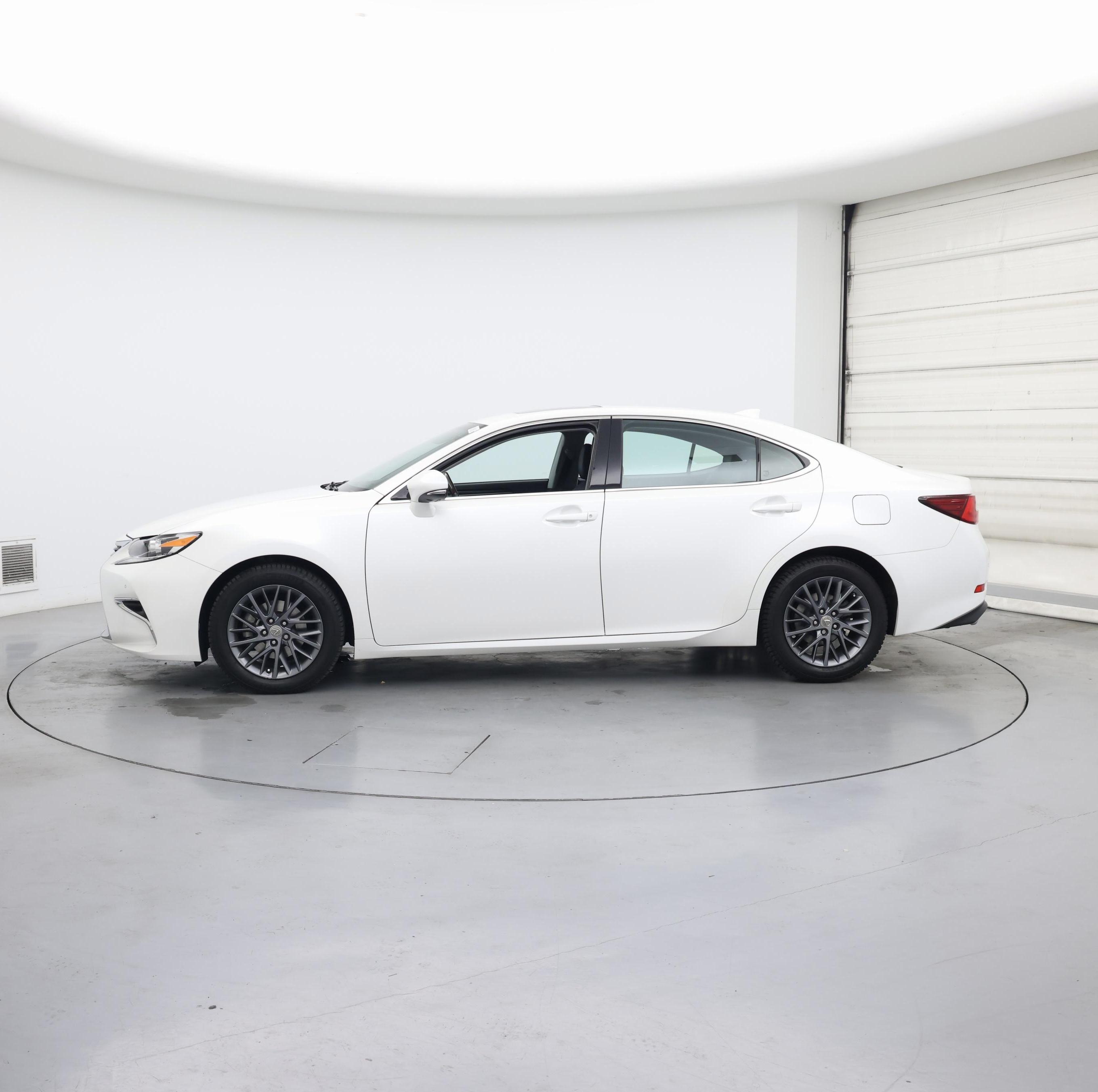 Thumbnail: 2018 Lexus ES - 3