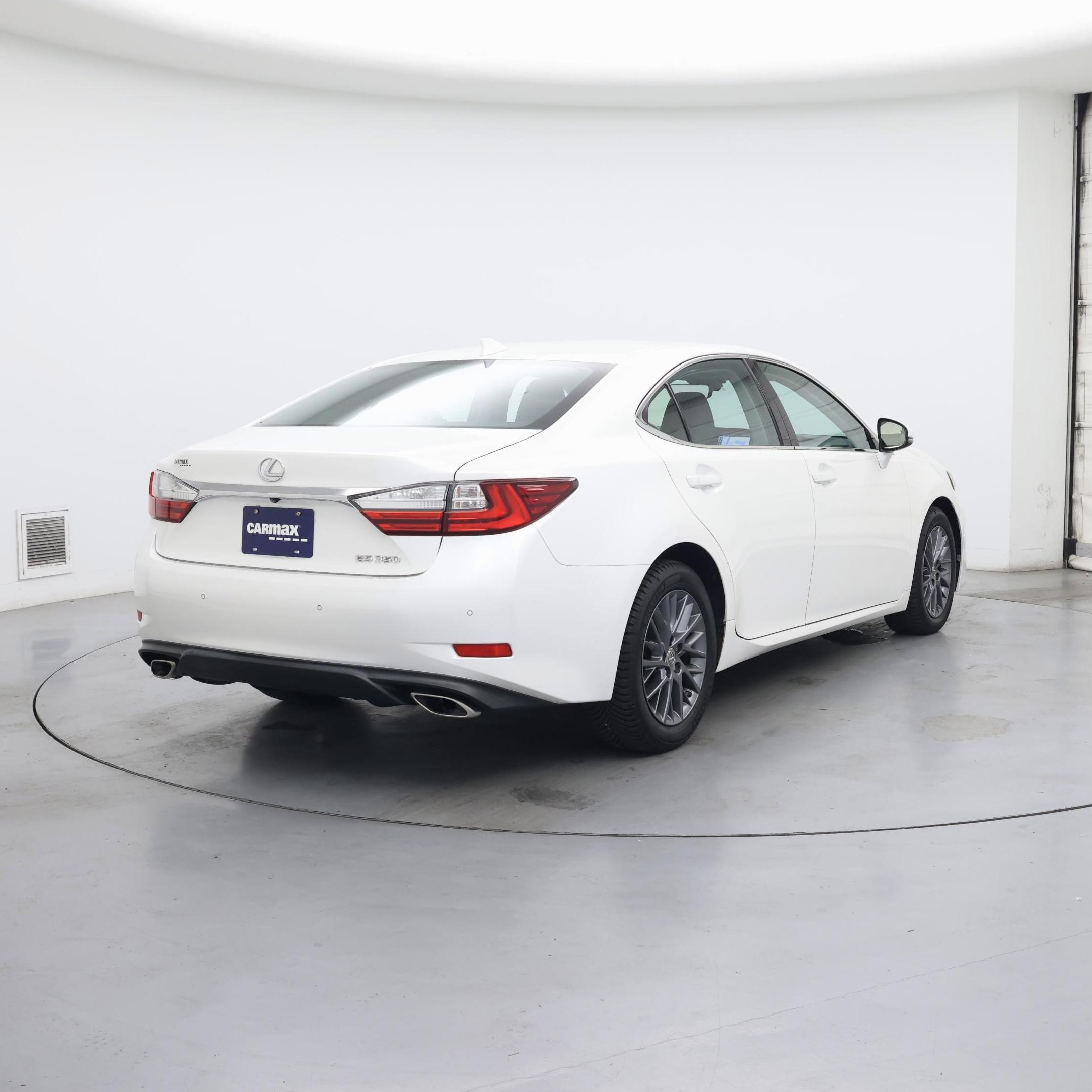 Thumbnail: 2018 Lexus ES - 8