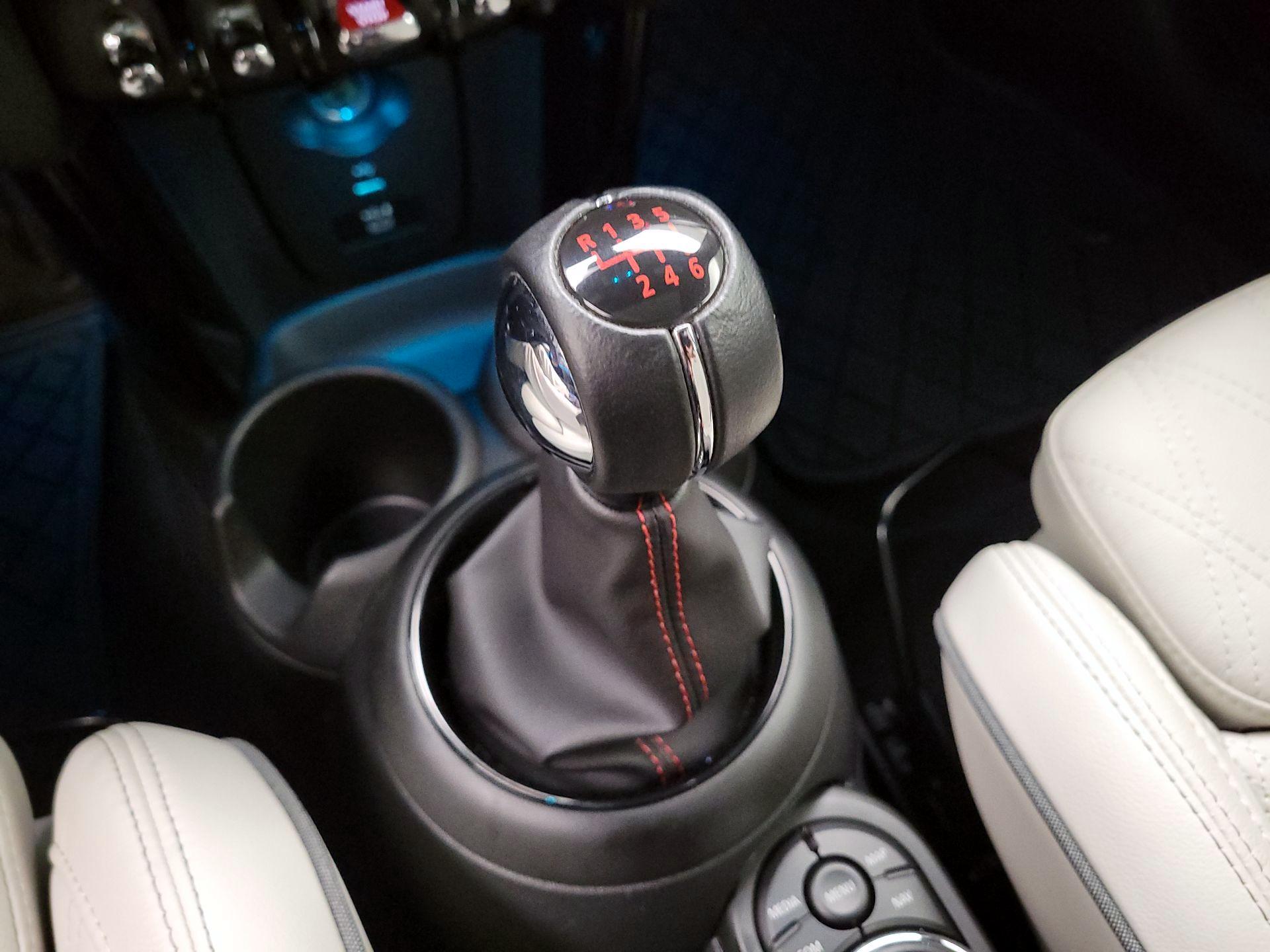 Thumbnail: 2021 MINI Cooper Hardtop - 17