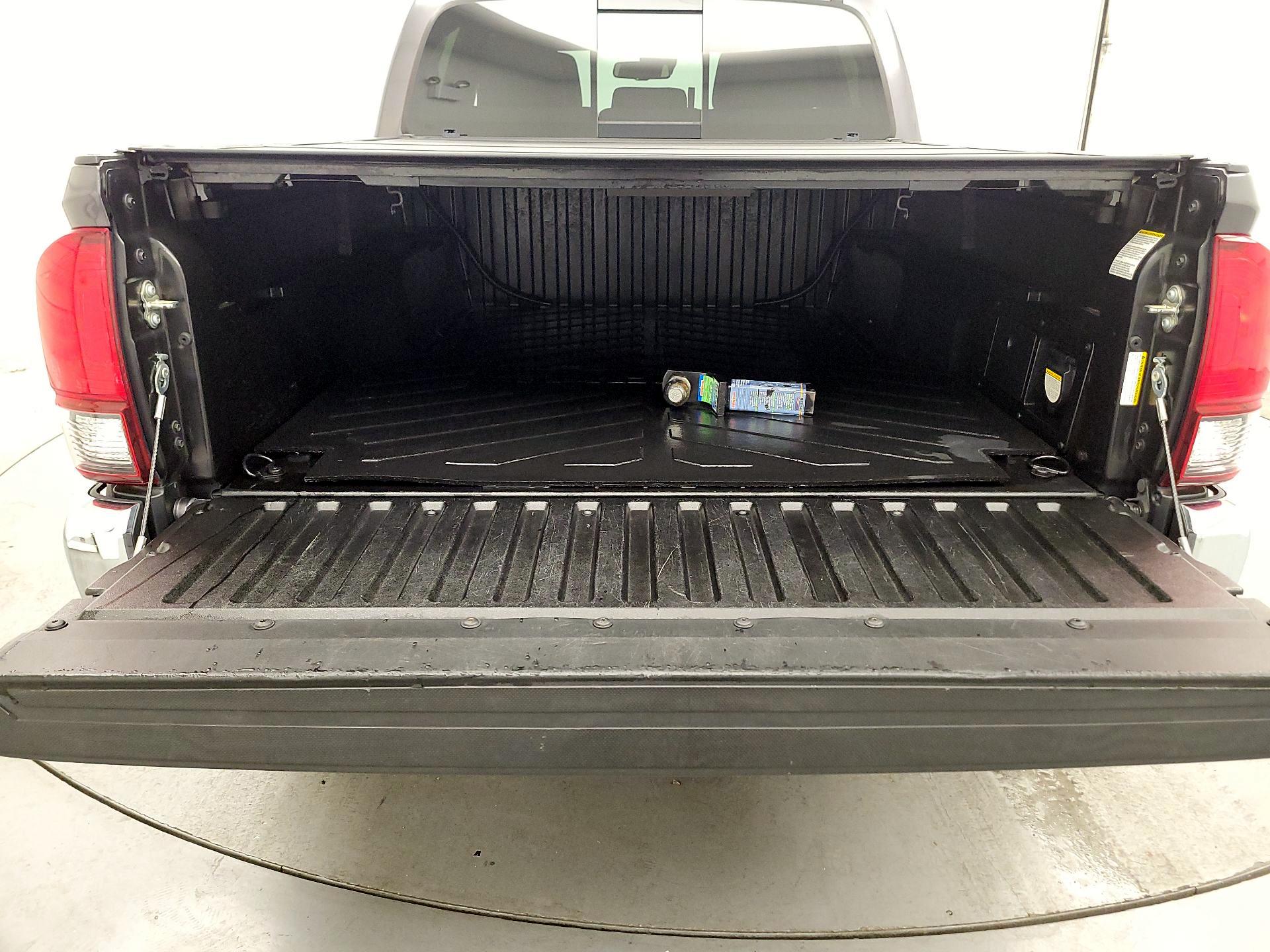Thumbnail: 2019 Toyota Tacoma - 17