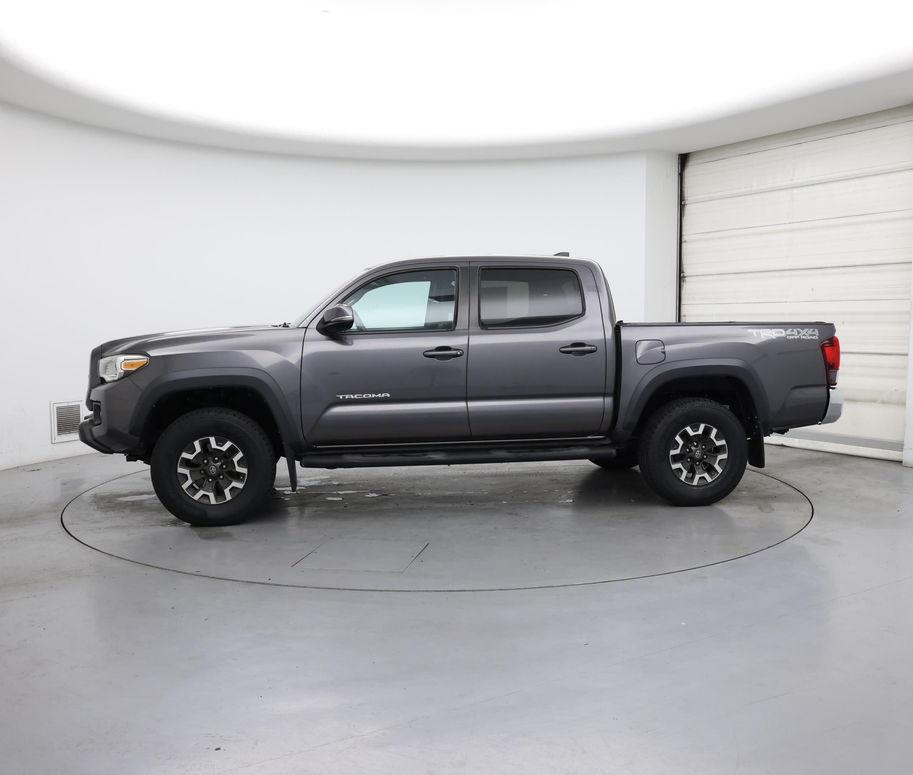 Thumbnail: 2019 Toyota Tacoma - 3