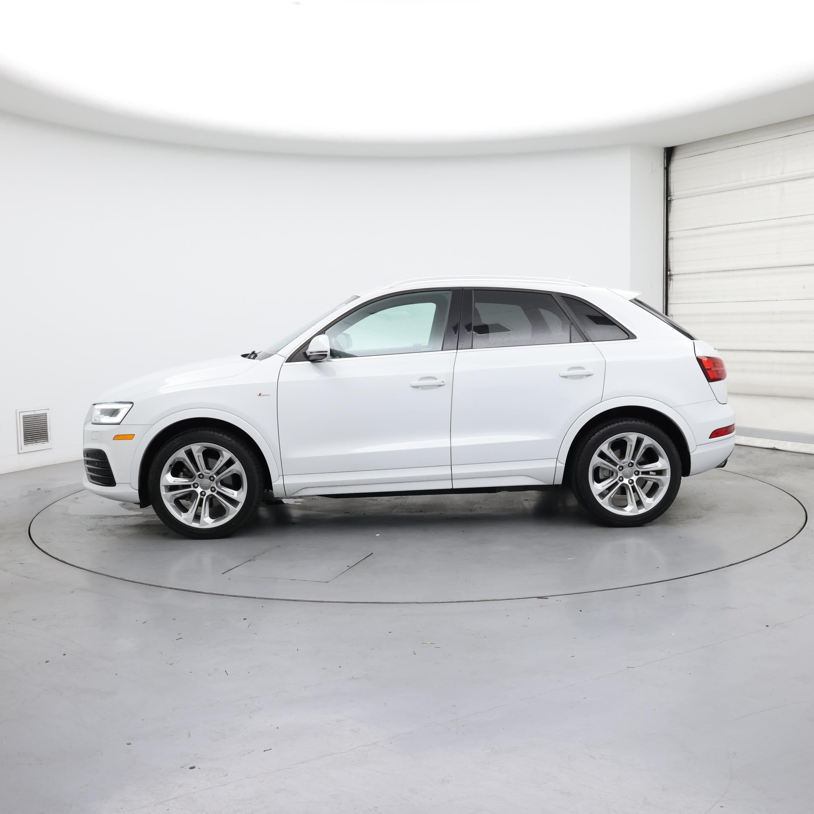 Thumbnail: 2018 Audi Q3 - 3