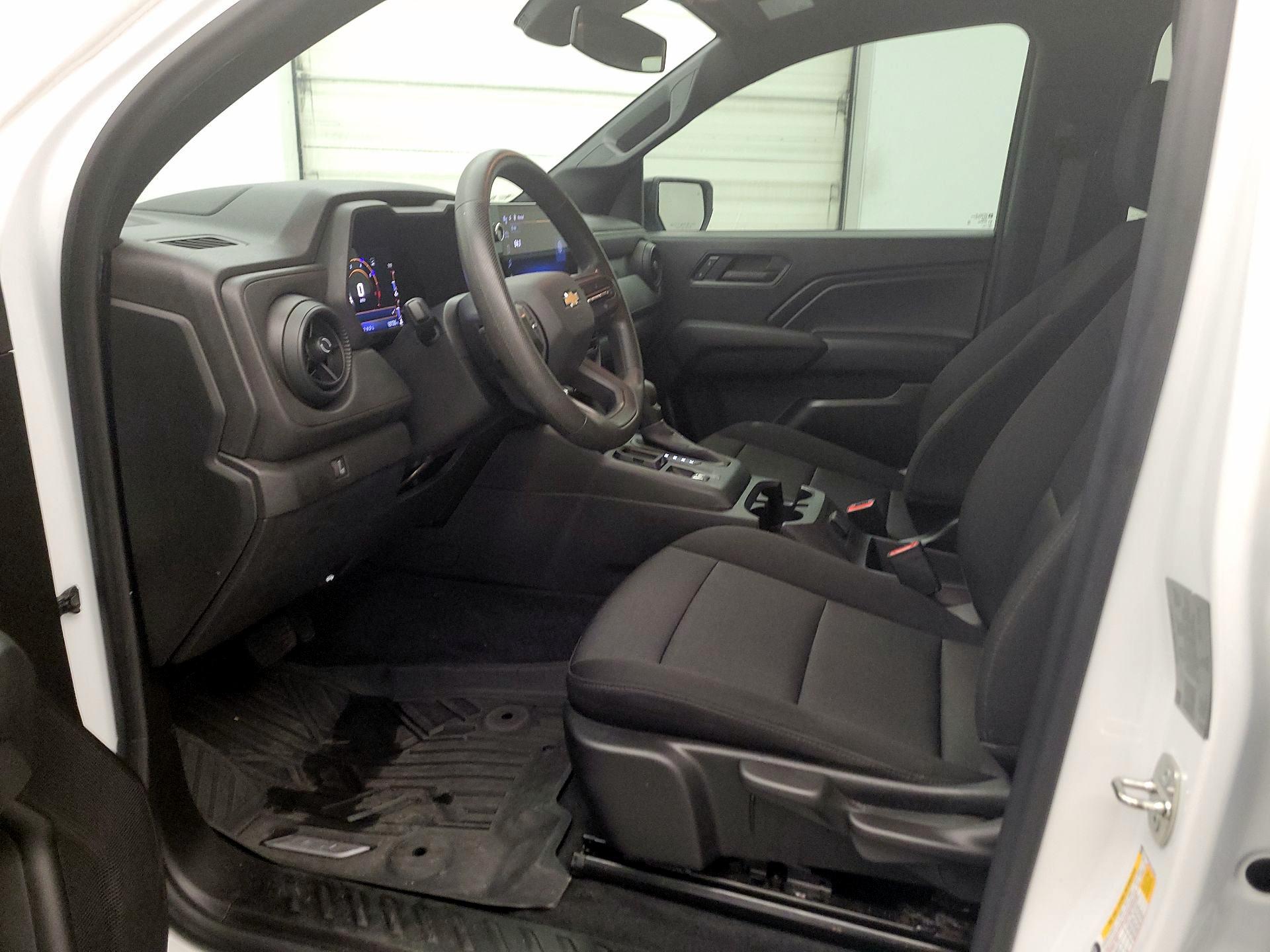 Thumbnail: 2023 Chevrolet Colorado - 11