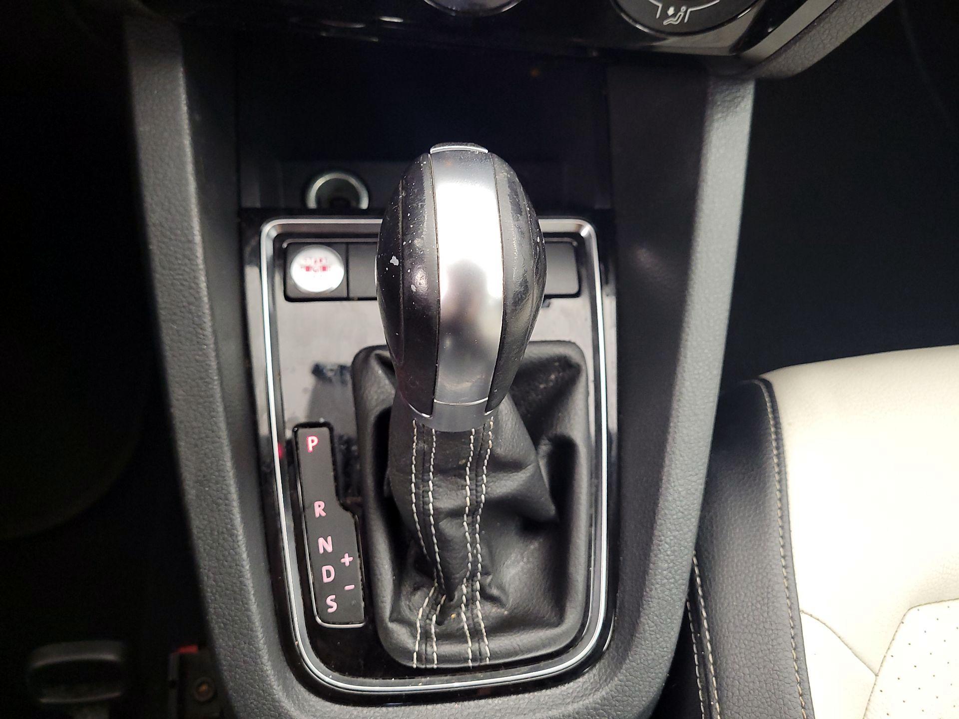 Thumbnail: 2016 Volkswagen Jetta - 17