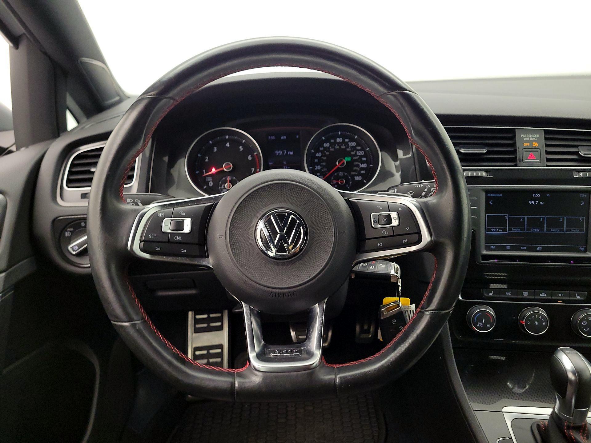 Thumbnail: 2017 Volkswagen Golf - 10