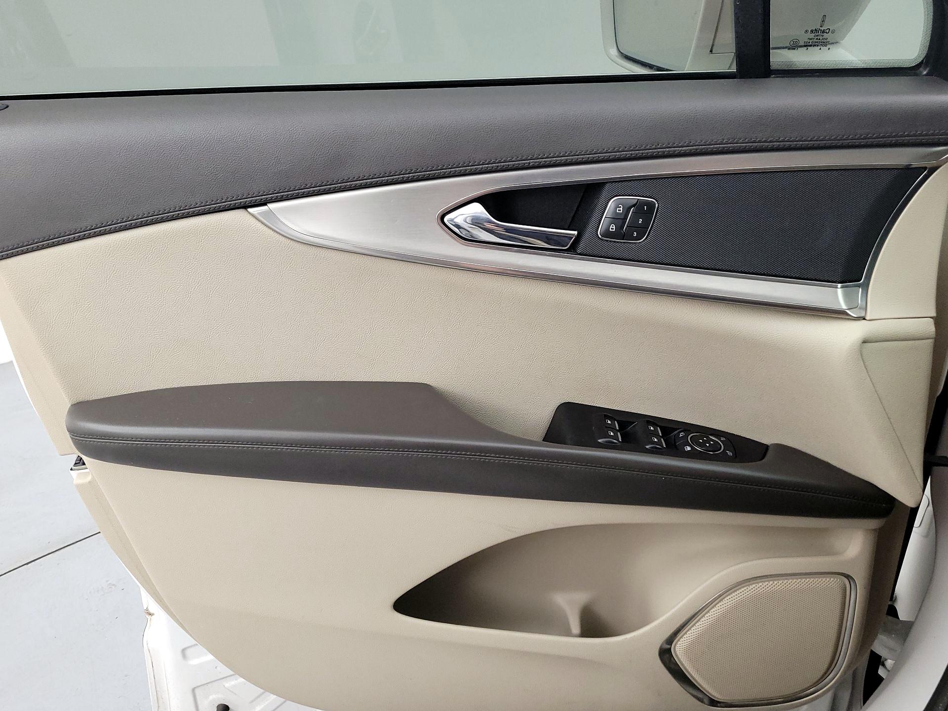 Thumbnail: 2019 Lincoln Nautilus - 12