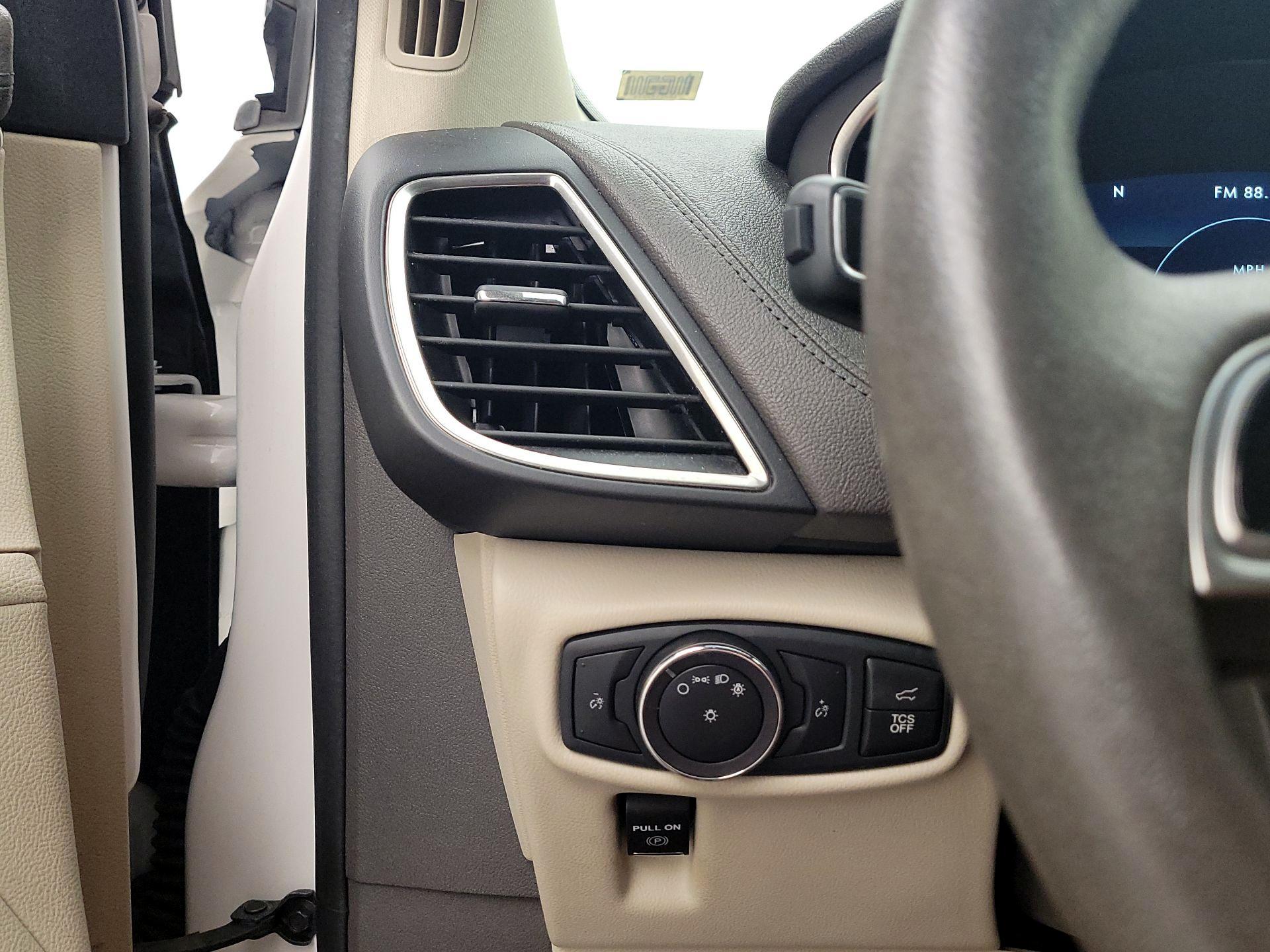 Thumbnail: 2019 Lincoln Nautilus - 13