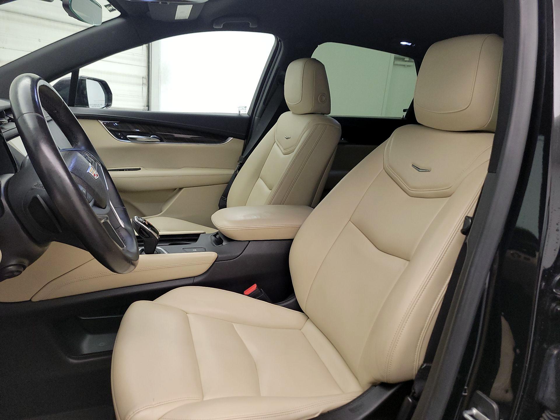 Thumbnail: 2017 Cadillac XT5 - 11