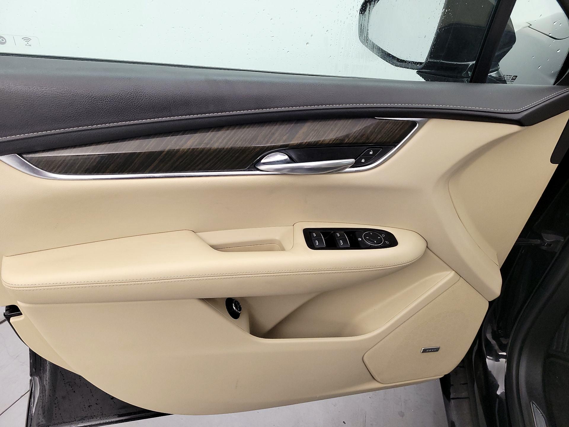 Thumbnail: 2017 Cadillac XT5 - 12