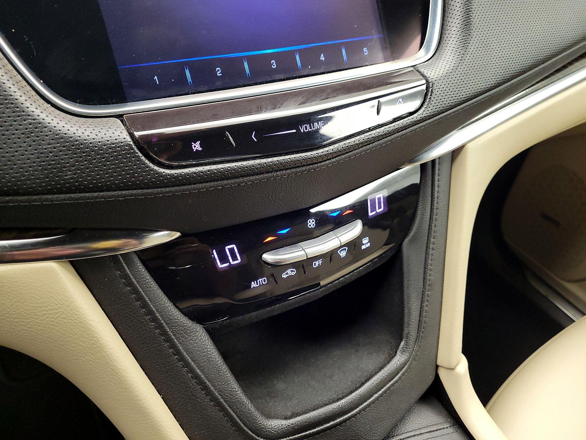 Thumbnail: 2017 Cadillac XT5 - 16