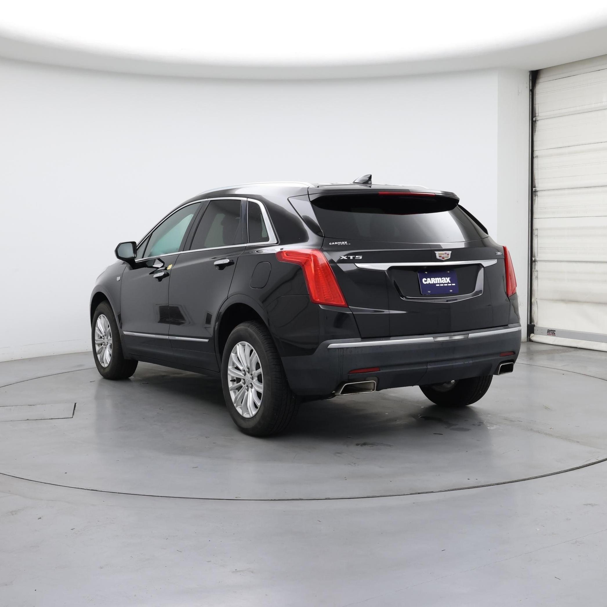 Thumbnail: 2017 Cadillac XT5 - 2