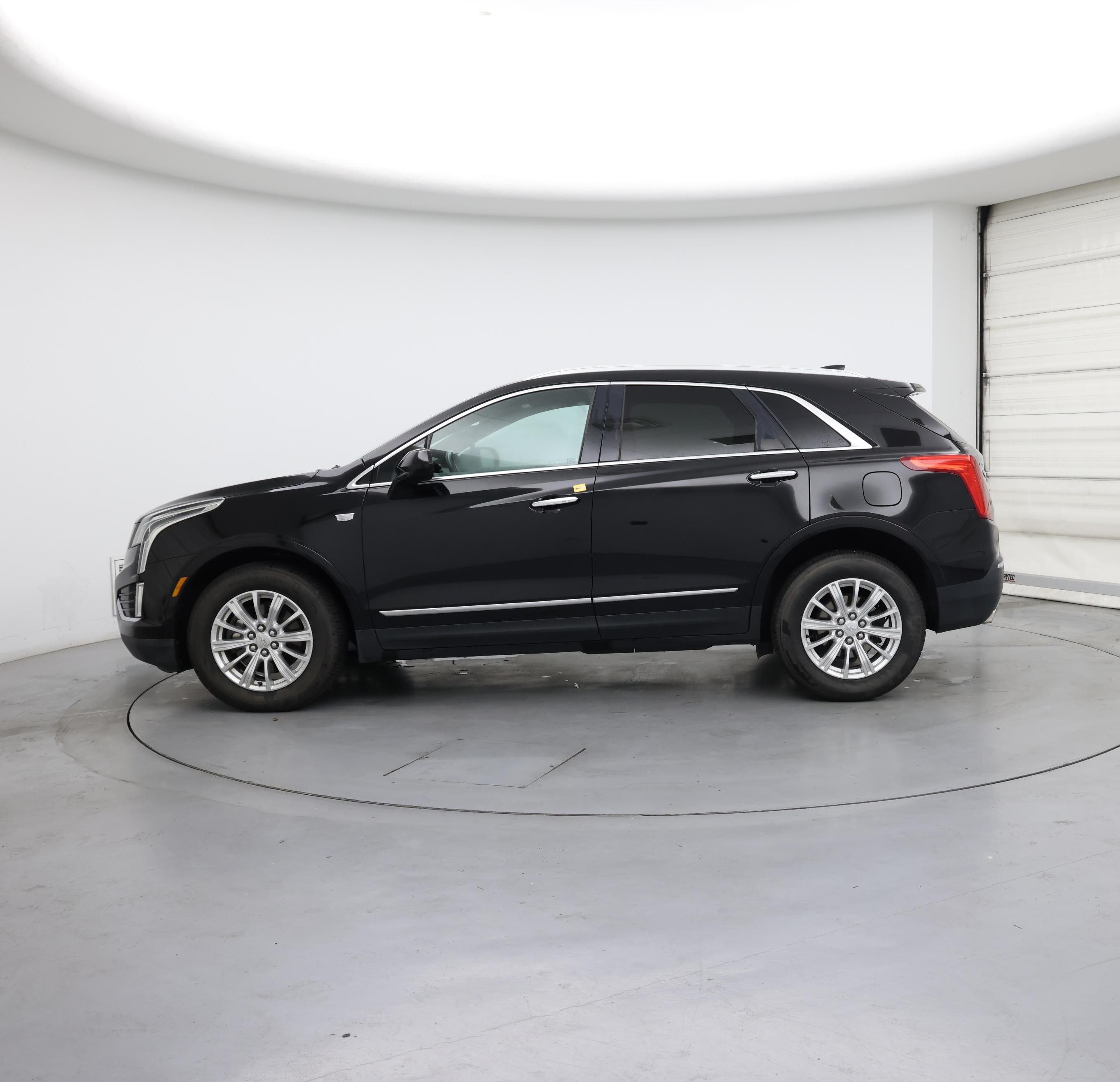 Thumbnail: 2017 Cadillac XT5 - 3