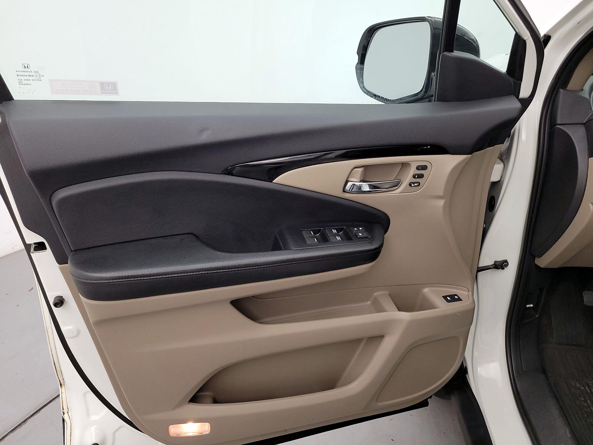 Thumbnail: 2018 Honda Pilot - 12