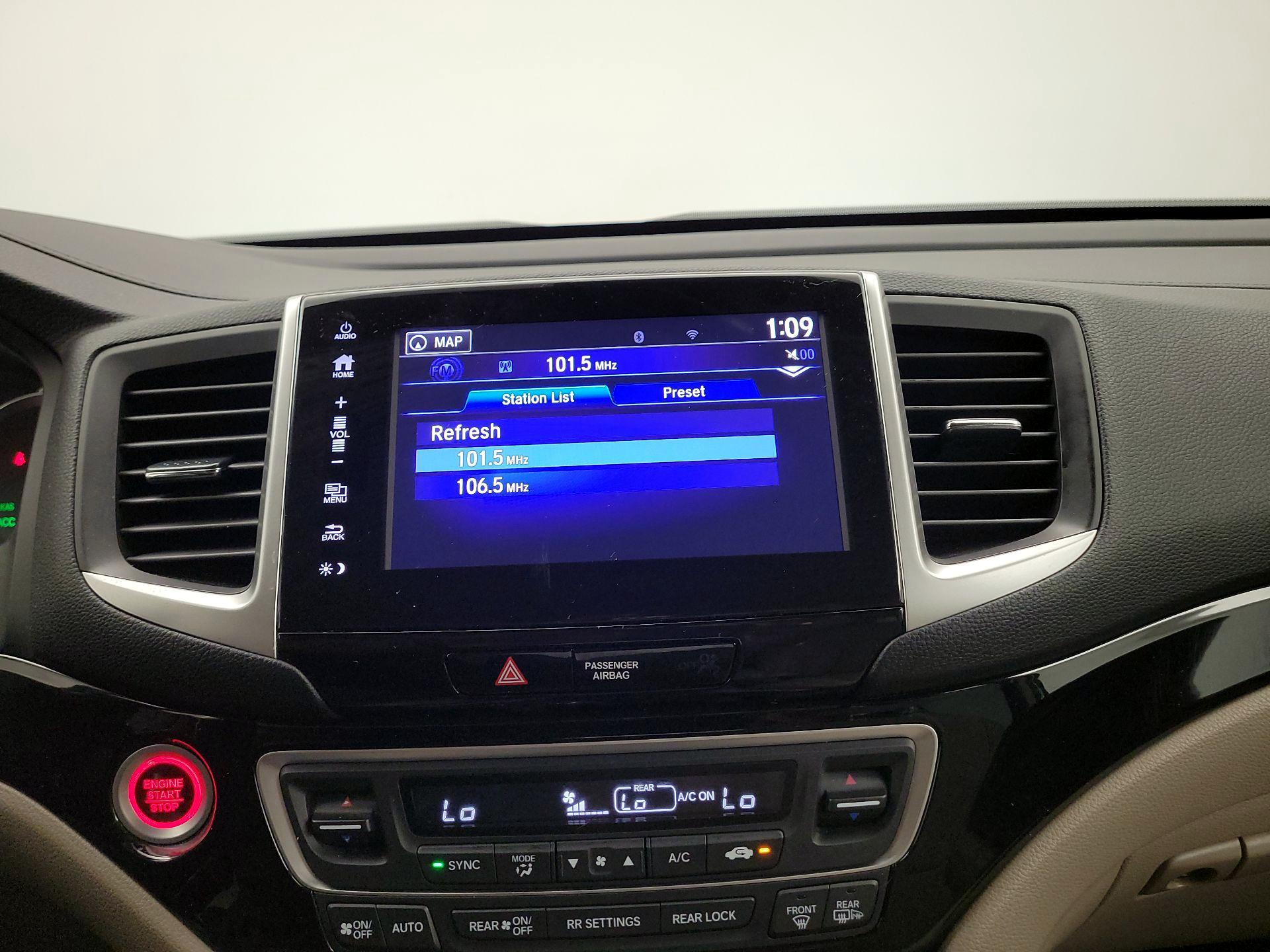 Thumbnail: 2018 Honda Pilot - 15