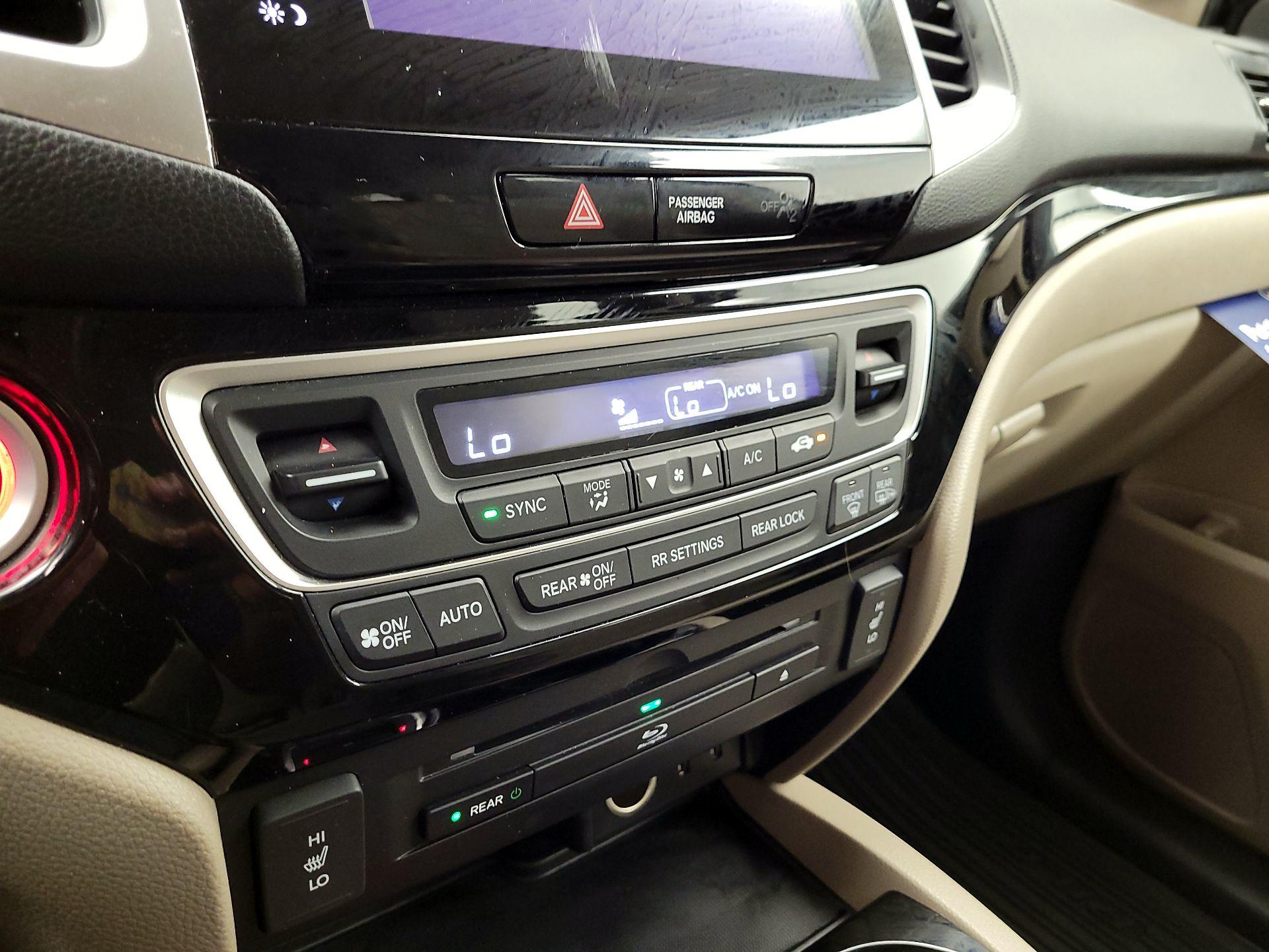 Thumbnail: 2018 Honda Pilot - 16