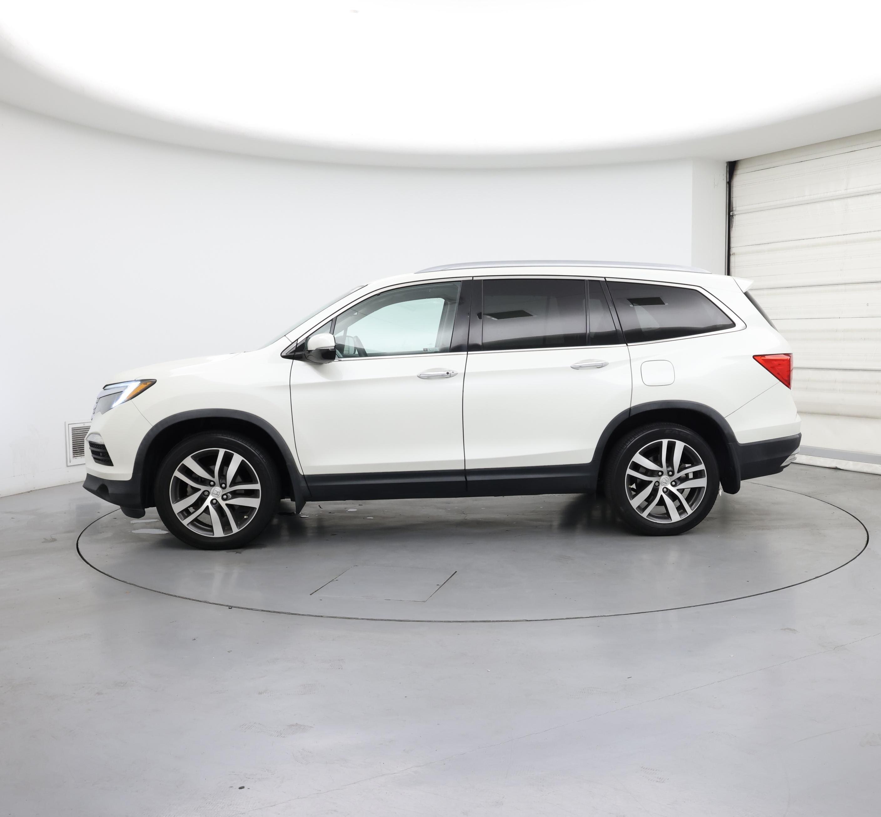 Thumbnail: 2018 Honda Pilot - 3