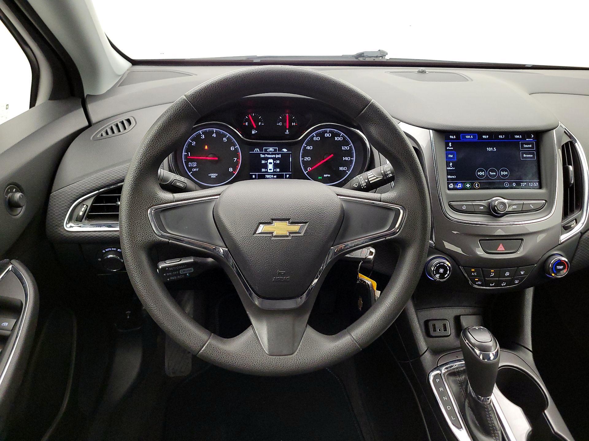 Thumbnail: 2019 Chevrolet Cruze - 10