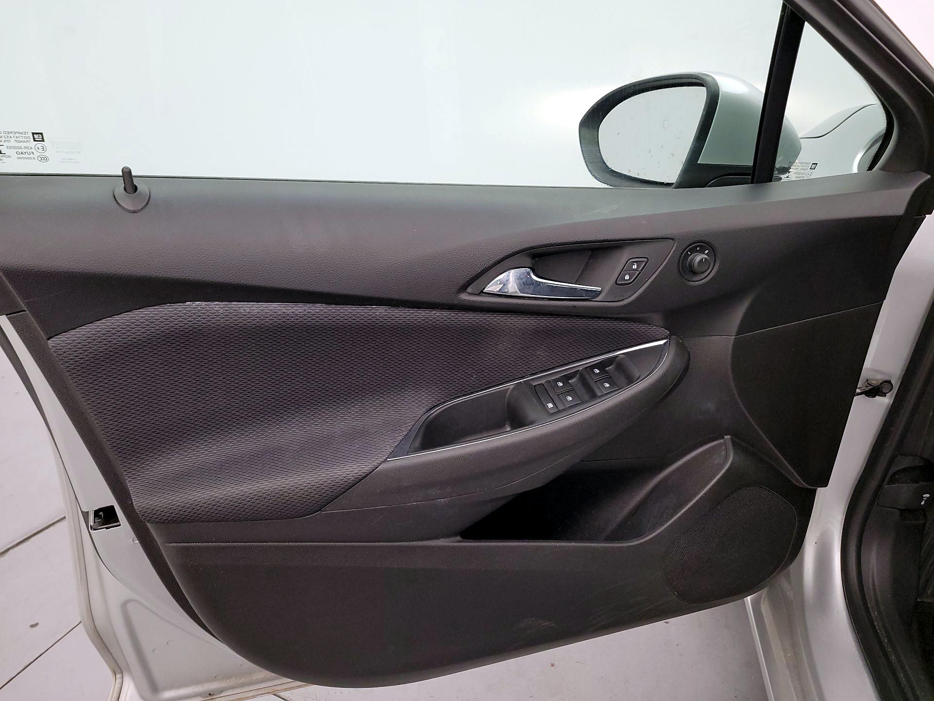 Thumbnail: 2019 Chevrolet Cruze - 12