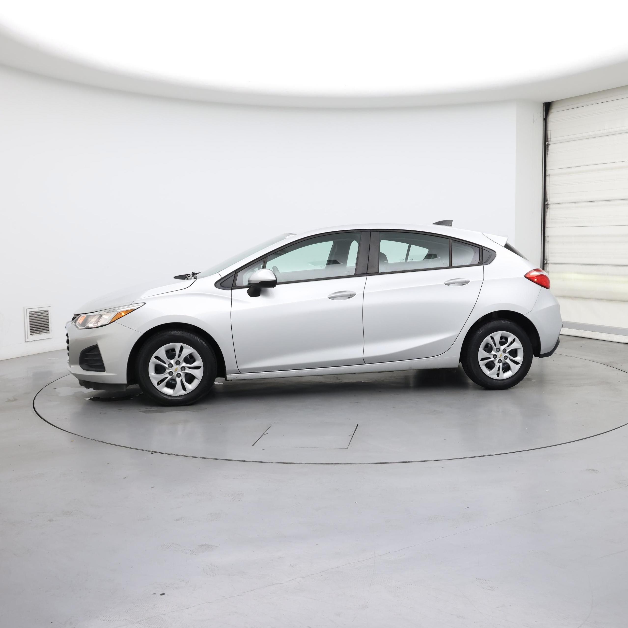 Thumbnail: 2019 Chevrolet Cruze - 3