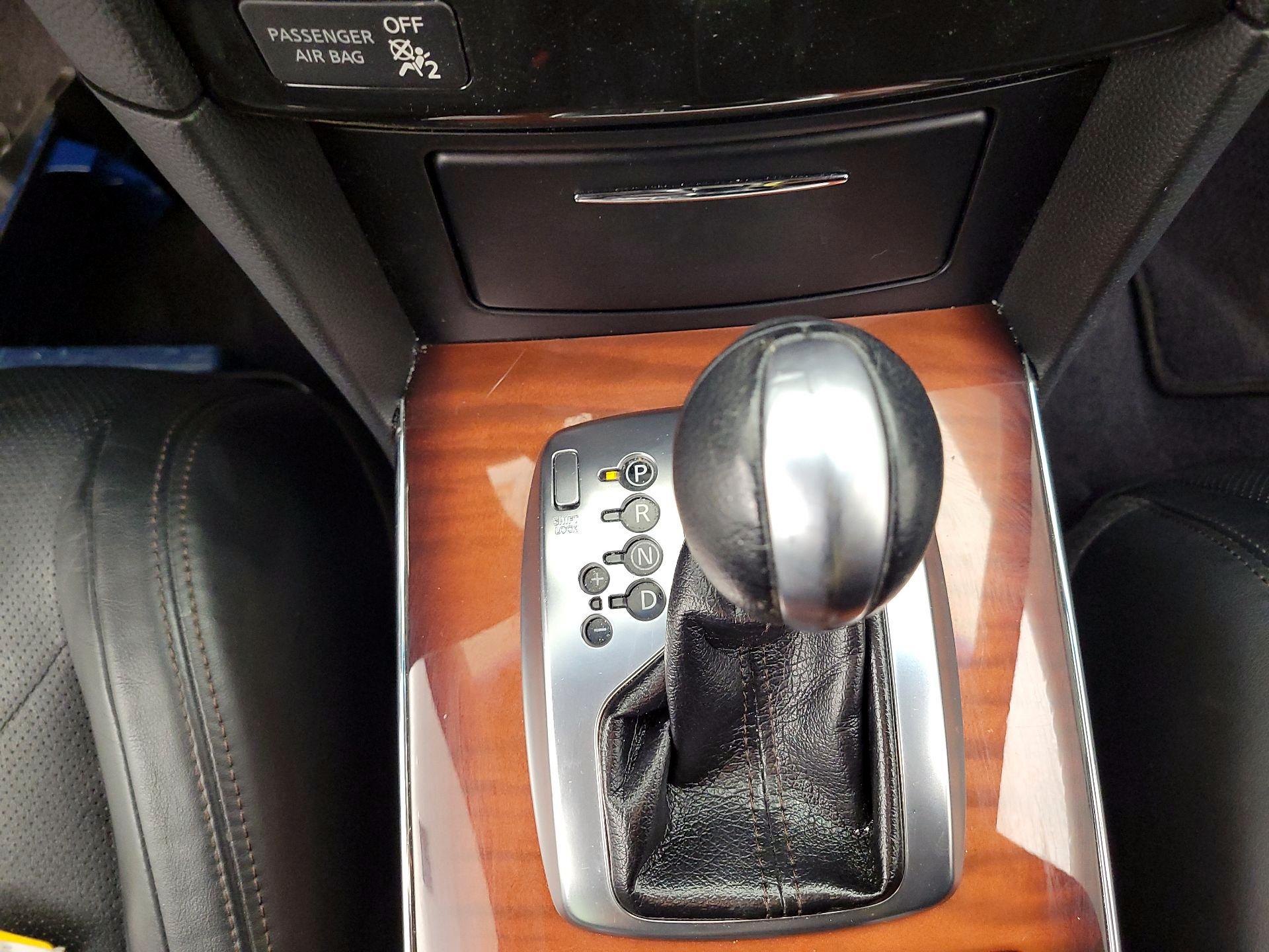 Thumbnail: 2016 INFINITI QX70 - 16