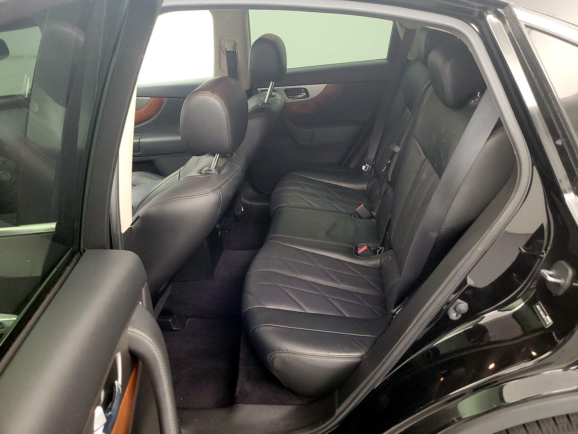 Thumbnail: 2016 INFINITI QX70 - 17