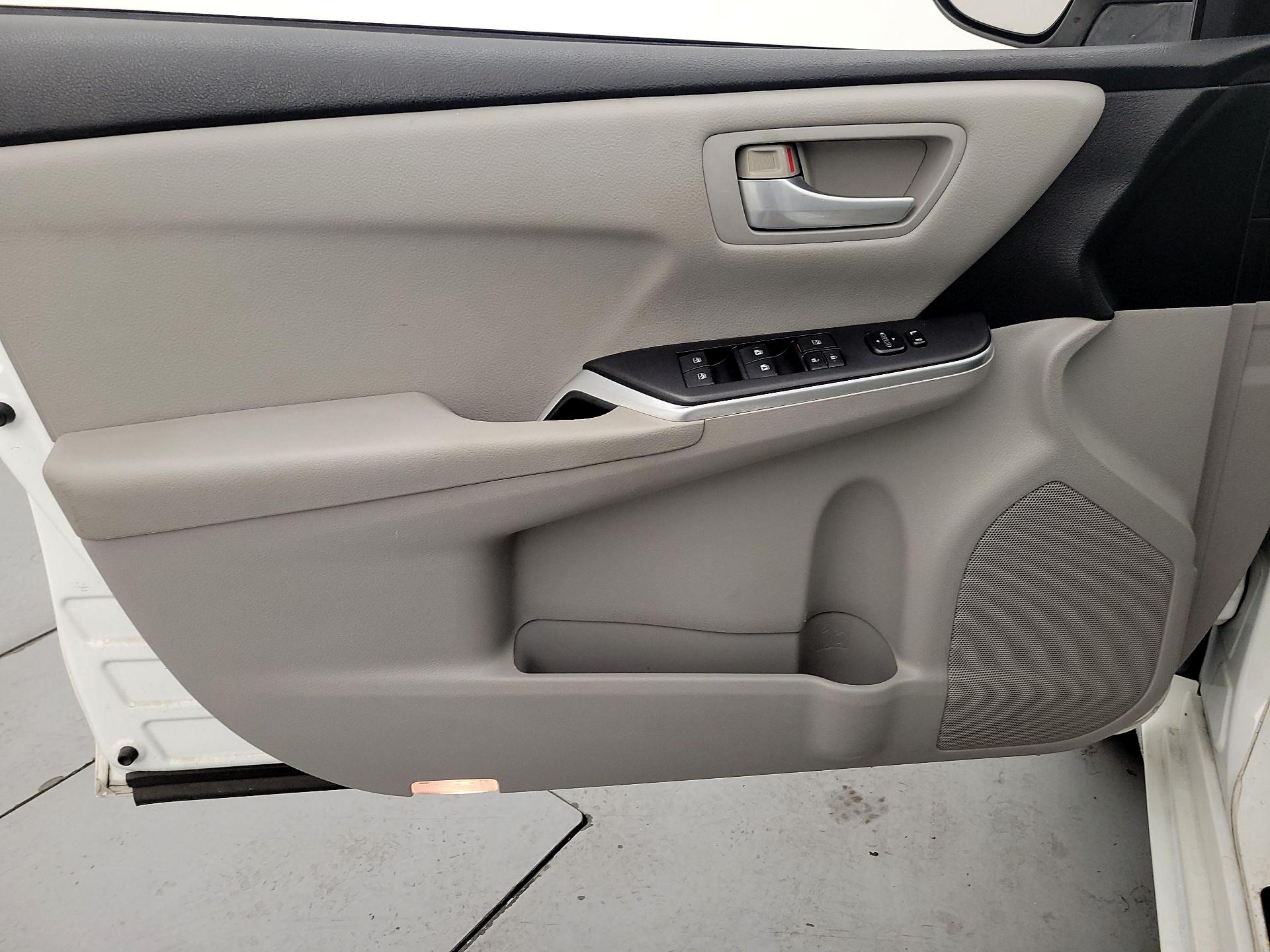 Thumbnail: 2015 Toyota Camry - 12