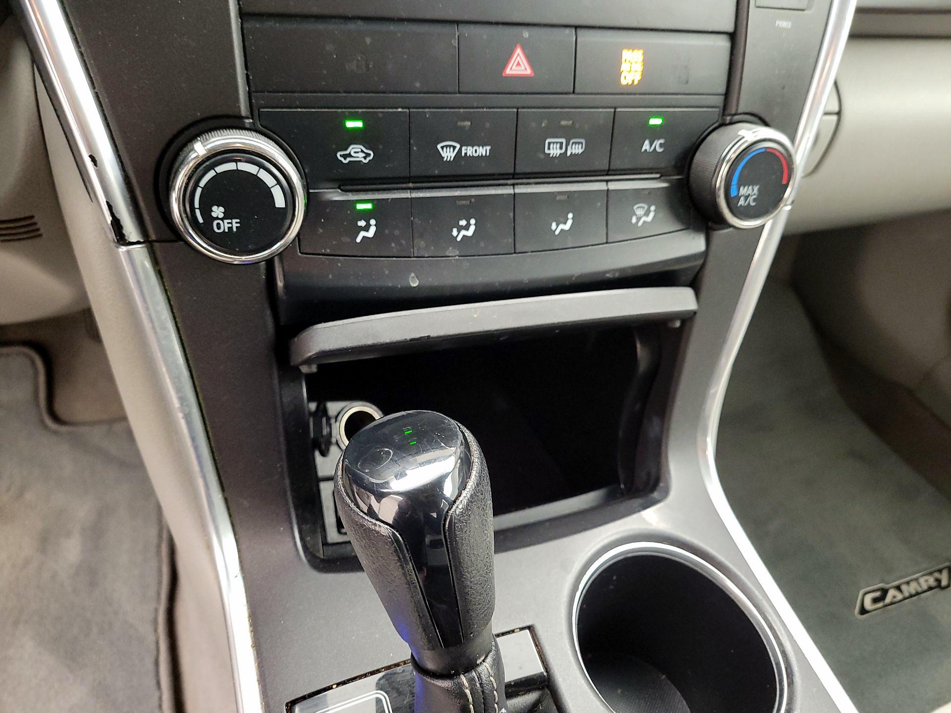 Thumbnail: 2015 Toyota Camry - 15