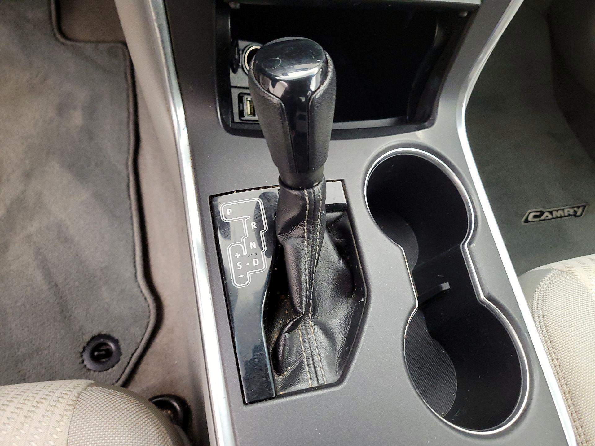 Thumbnail: 2015 Toyota Camry - 16