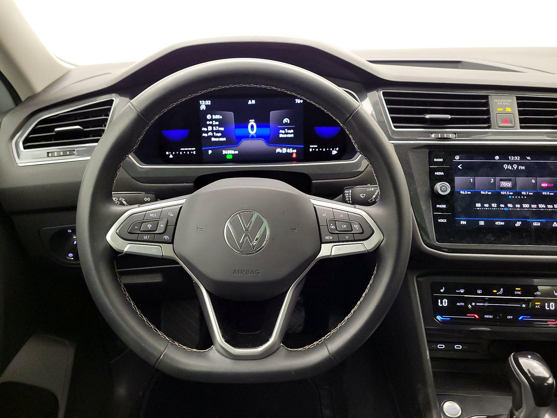 Thumbnail: 2022 Volkswagen Tiguan - 10