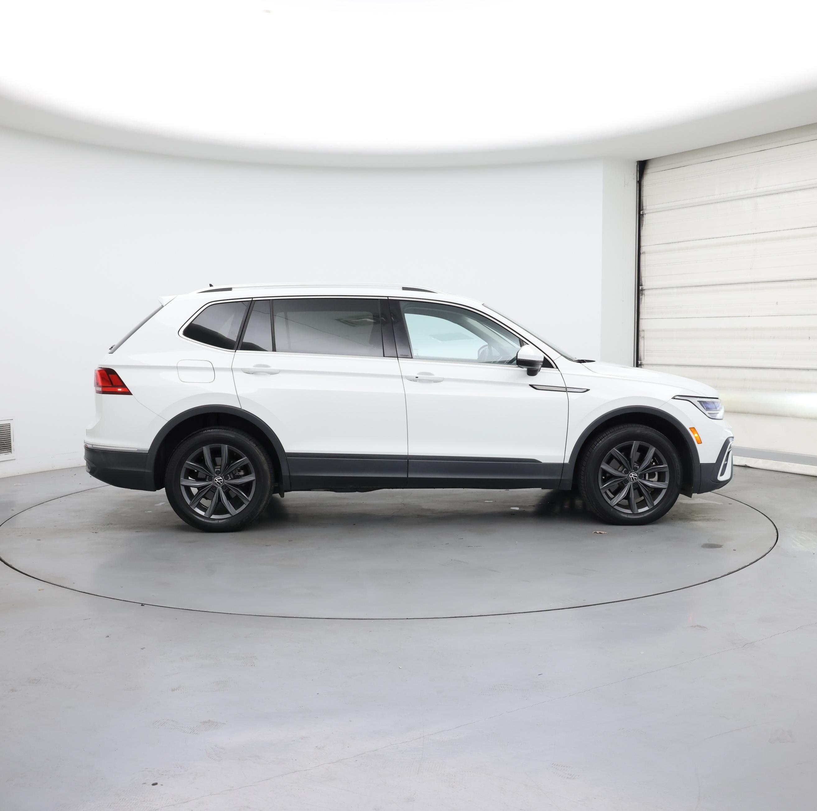 Thumbnail: 2022 Volkswagen Tiguan - 7