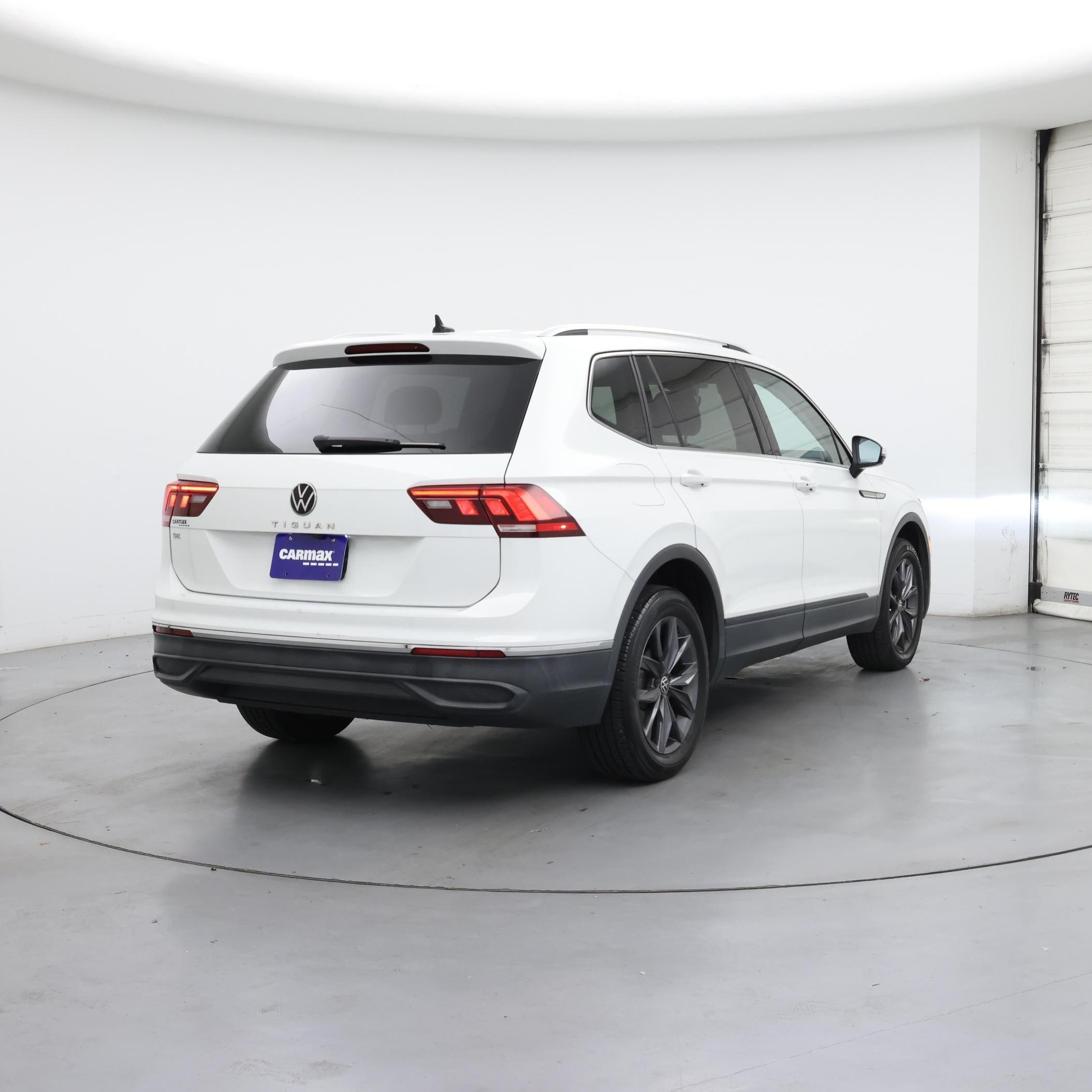 Thumbnail: 2022 Volkswagen Tiguan - 8