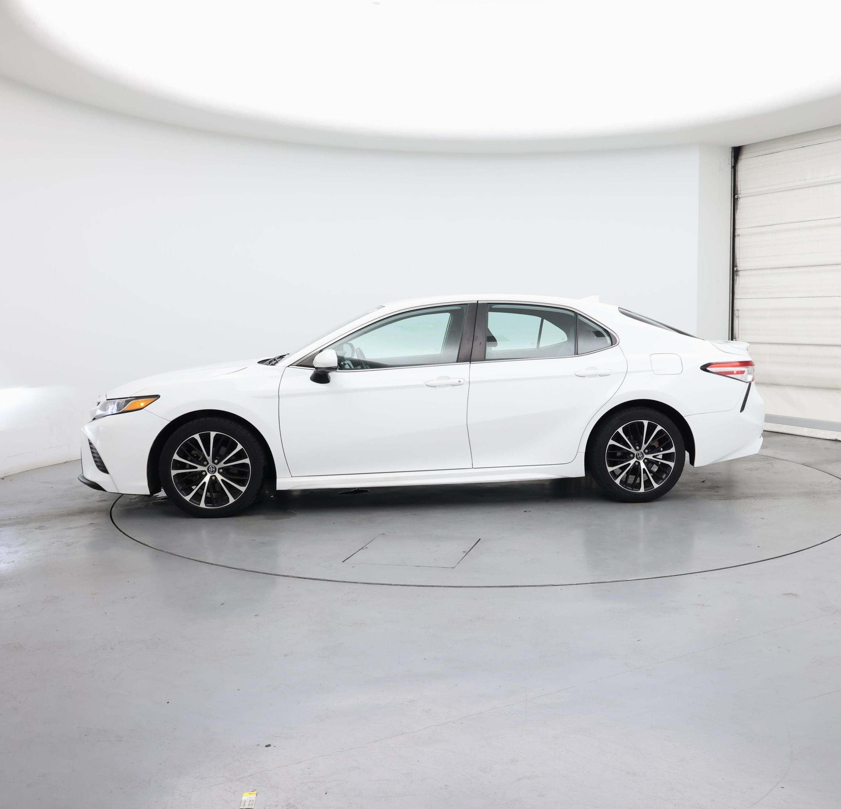 Thumbnail: 2020 Toyota Camry - 3