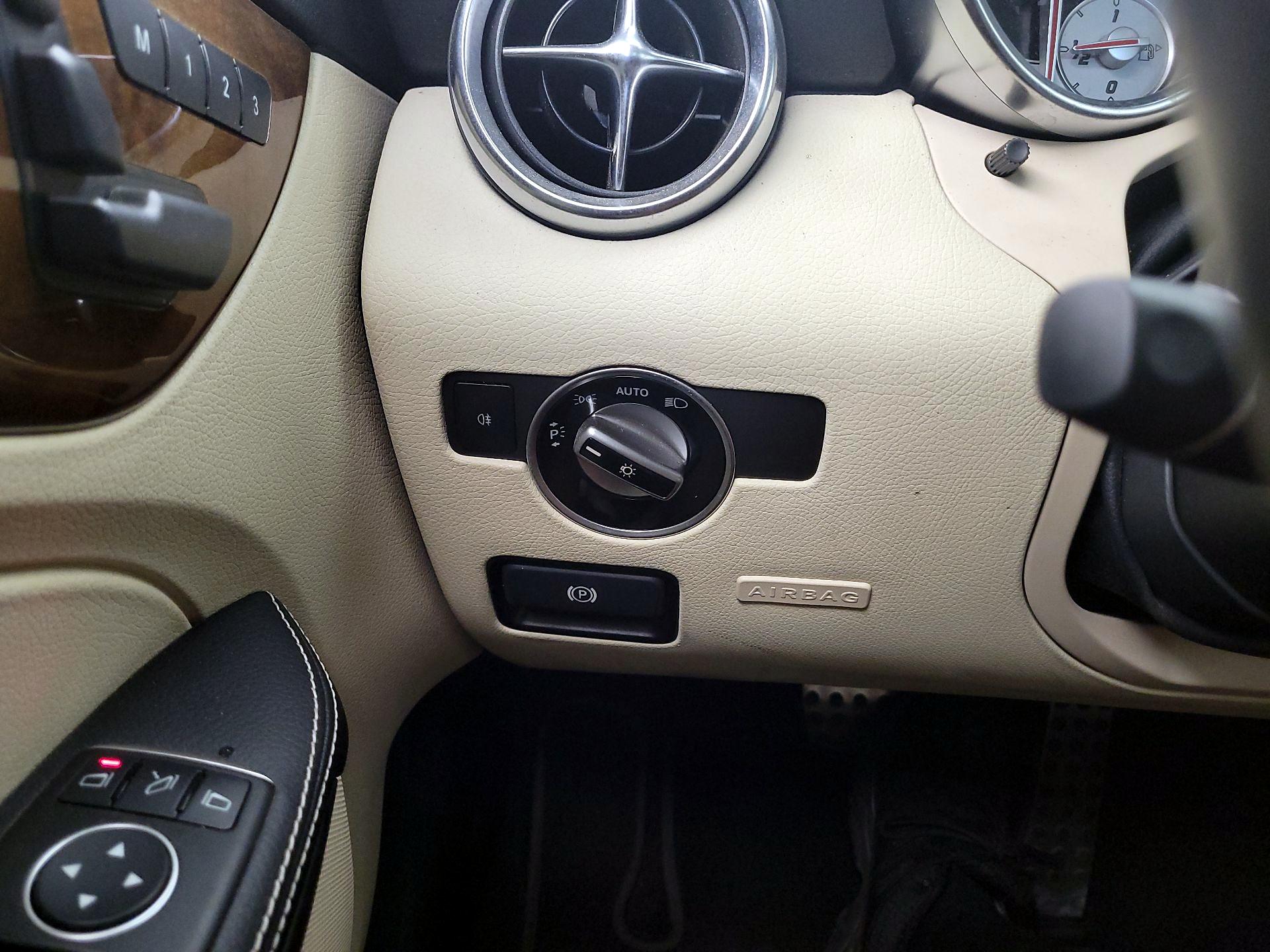 Thumbnail: 2016 Mercedes-Benz SLK - 13