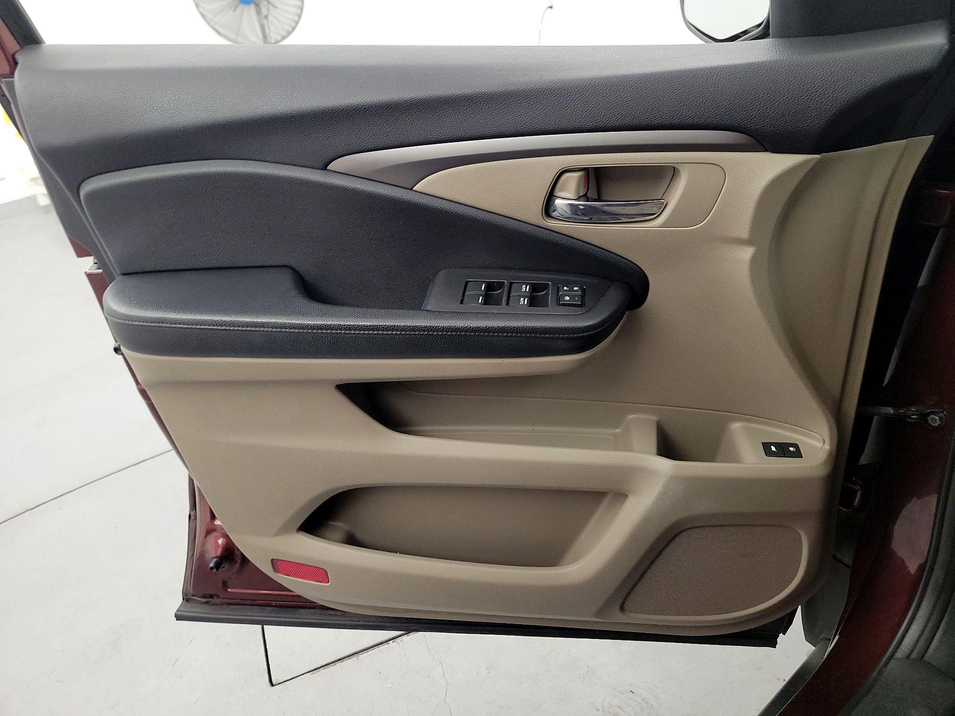 Thumbnail: 2018 Honda Pilot - 12