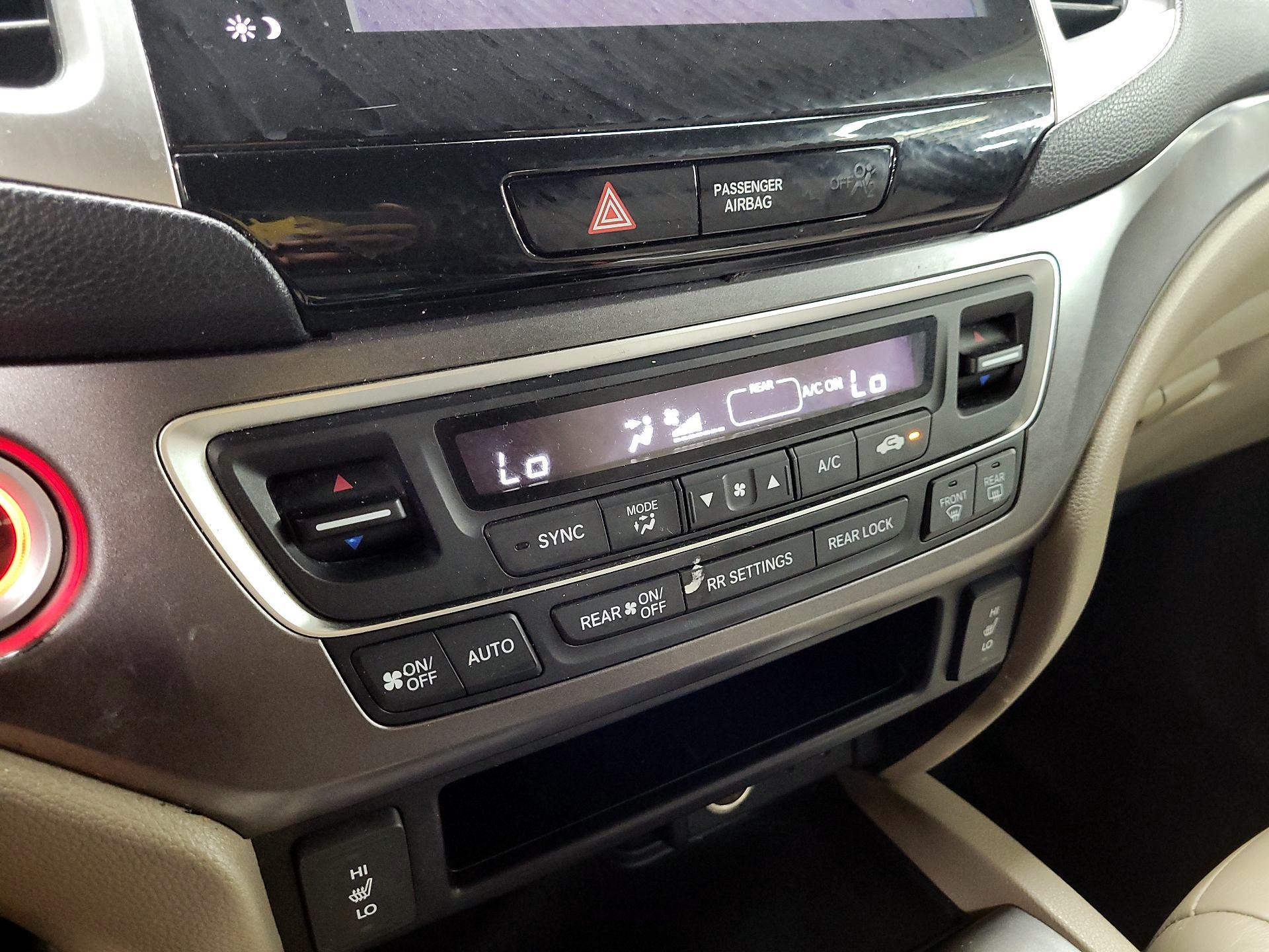Thumbnail: 2018 Honda Pilot - 16