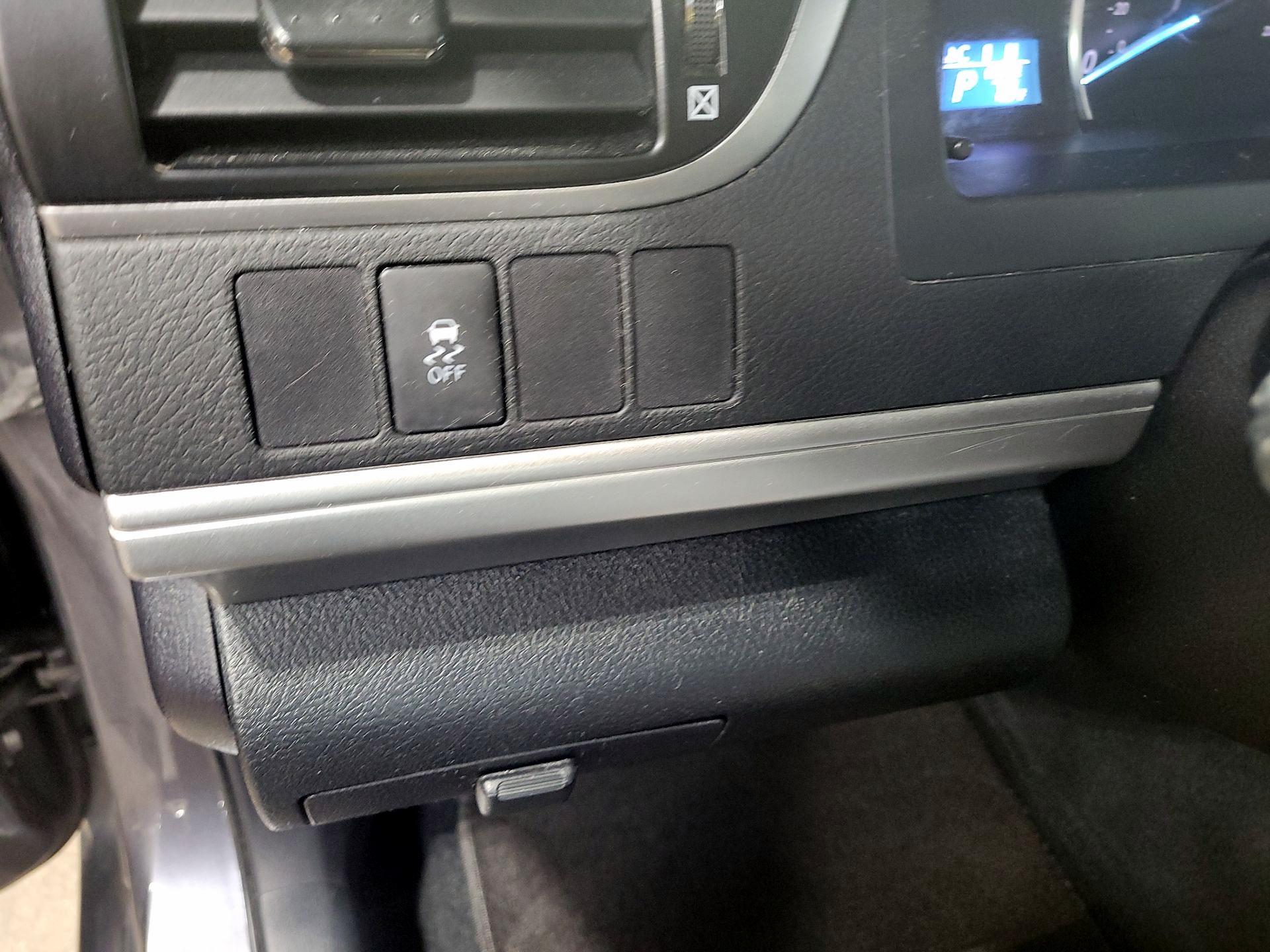 Thumbnail: 2014 Toyota Camry - 13