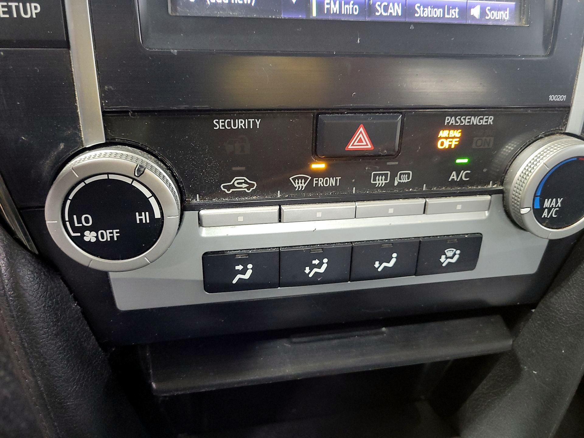 Thumbnail: 2014 Toyota Camry - 15