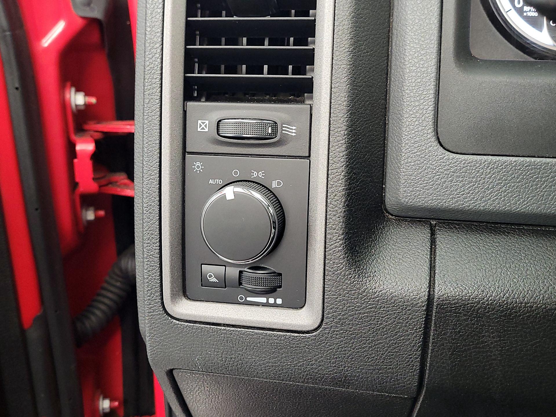 Thumbnail: 2019 RAM 1500 Classic - 13