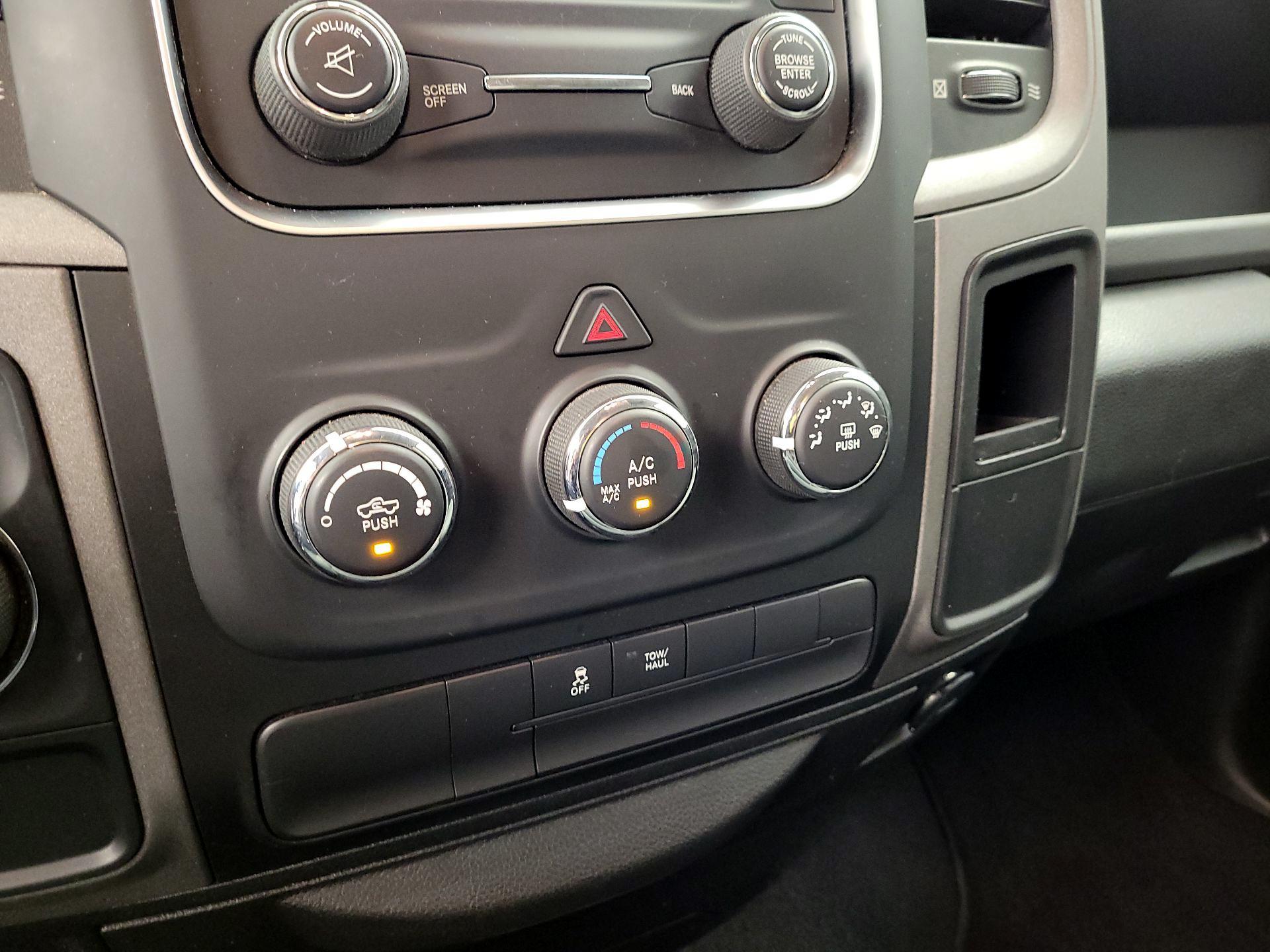 Thumbnail: 2019 RAM 1500 Classic - 16