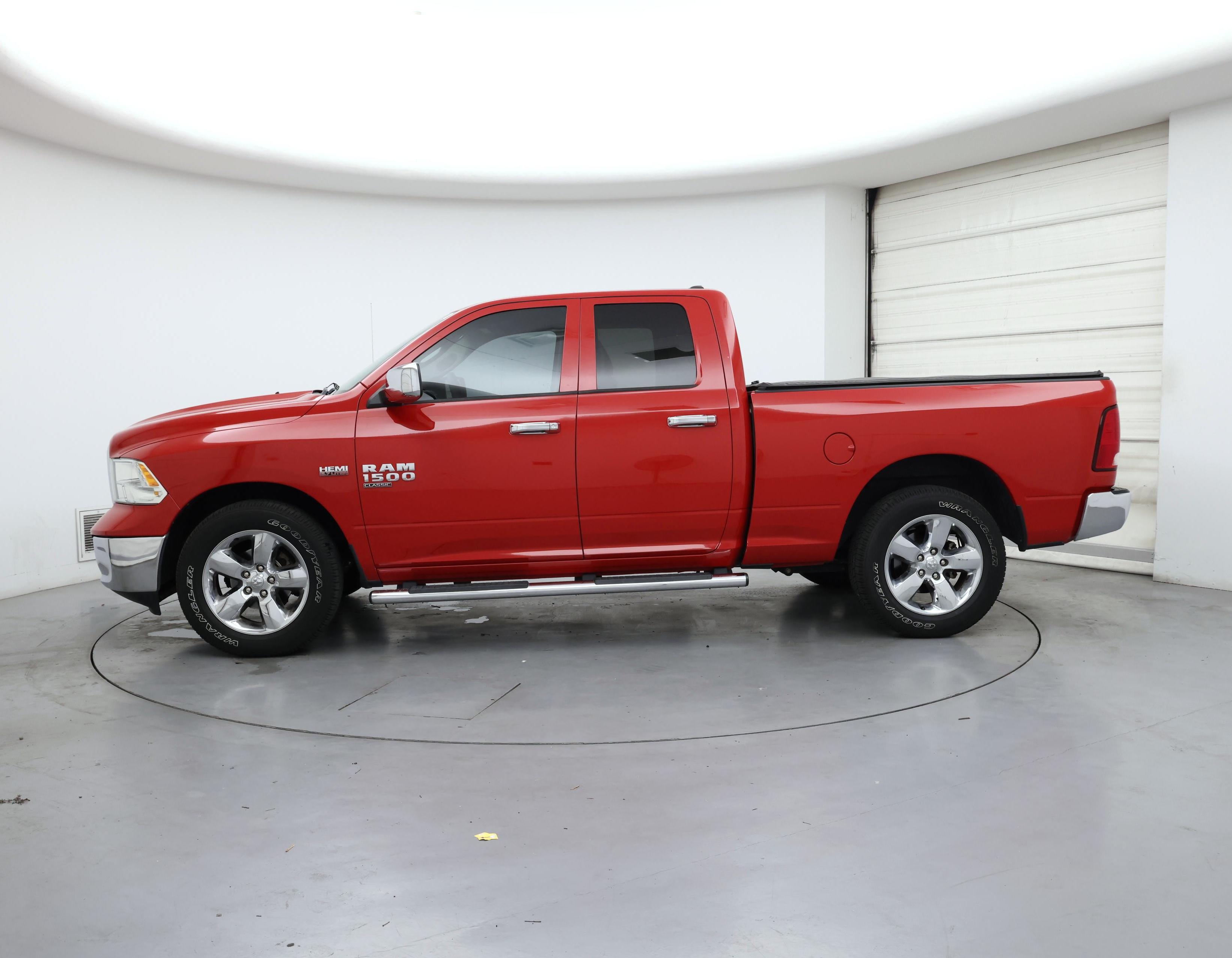 Thumbnail: 2019 RAM 1500 Classic - 3