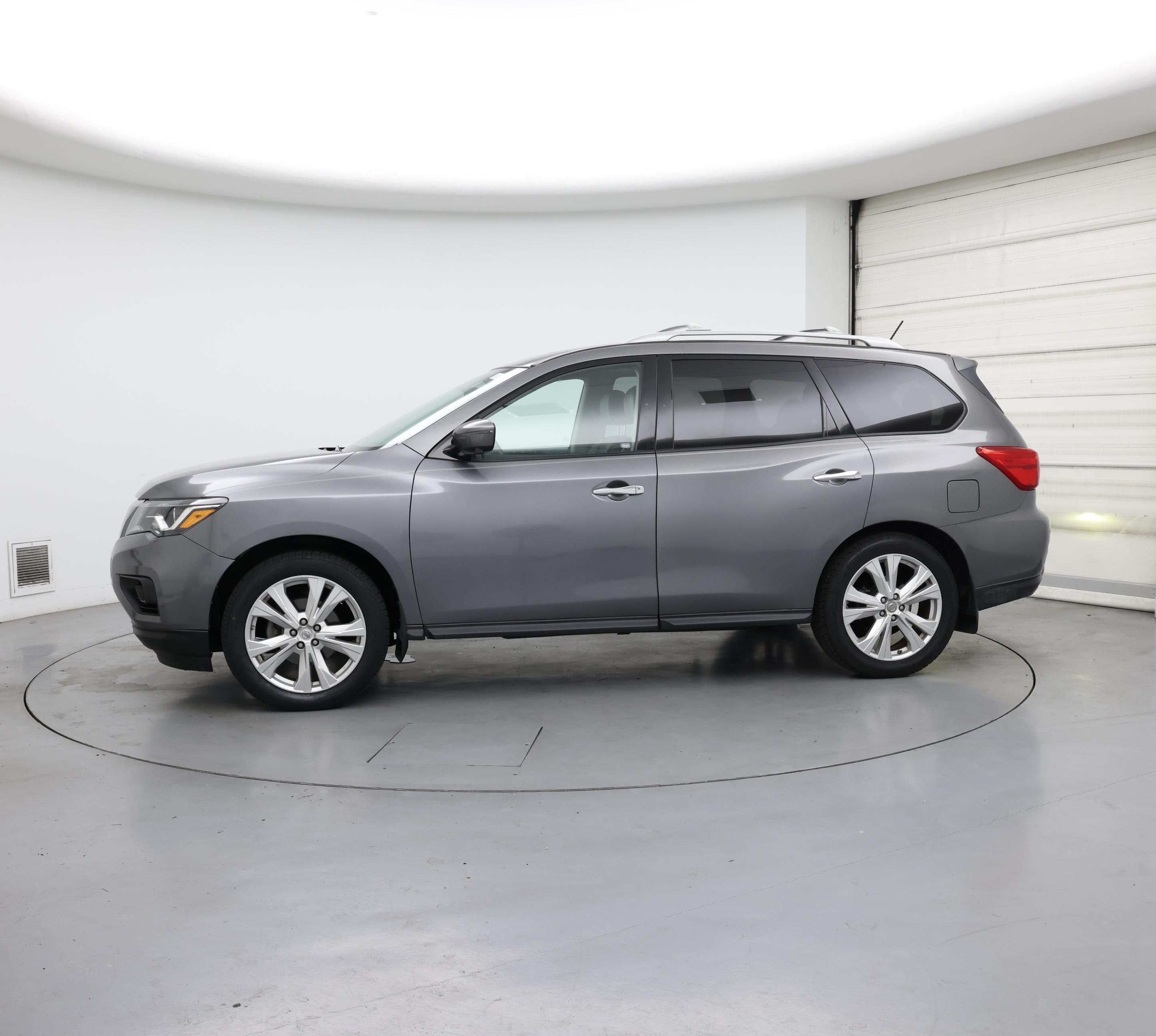 Thumbnail: 2018 Nissan Pathfinder - 3