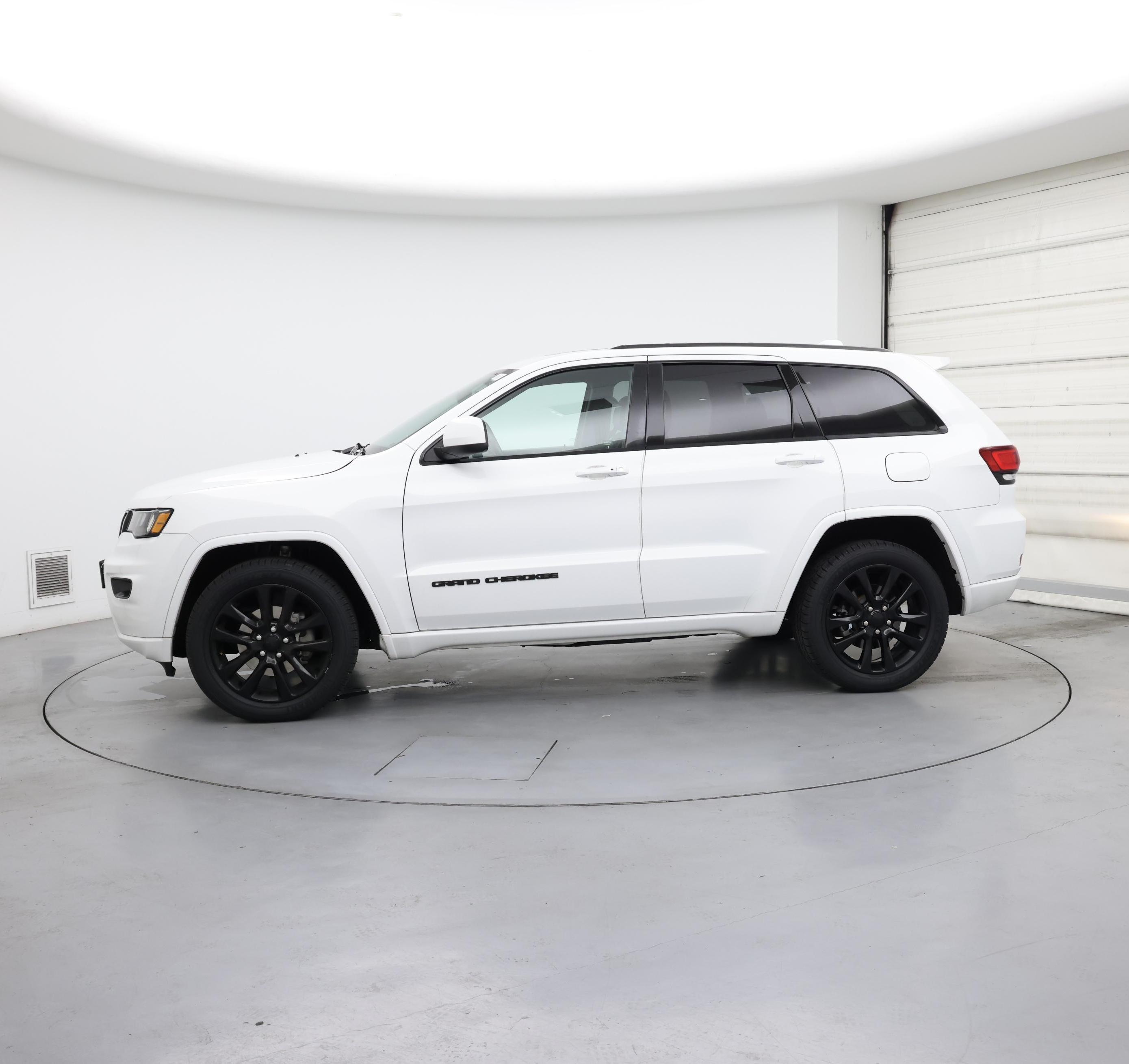Thumbnail: 2018 Jeep Grand Cherokee - 3